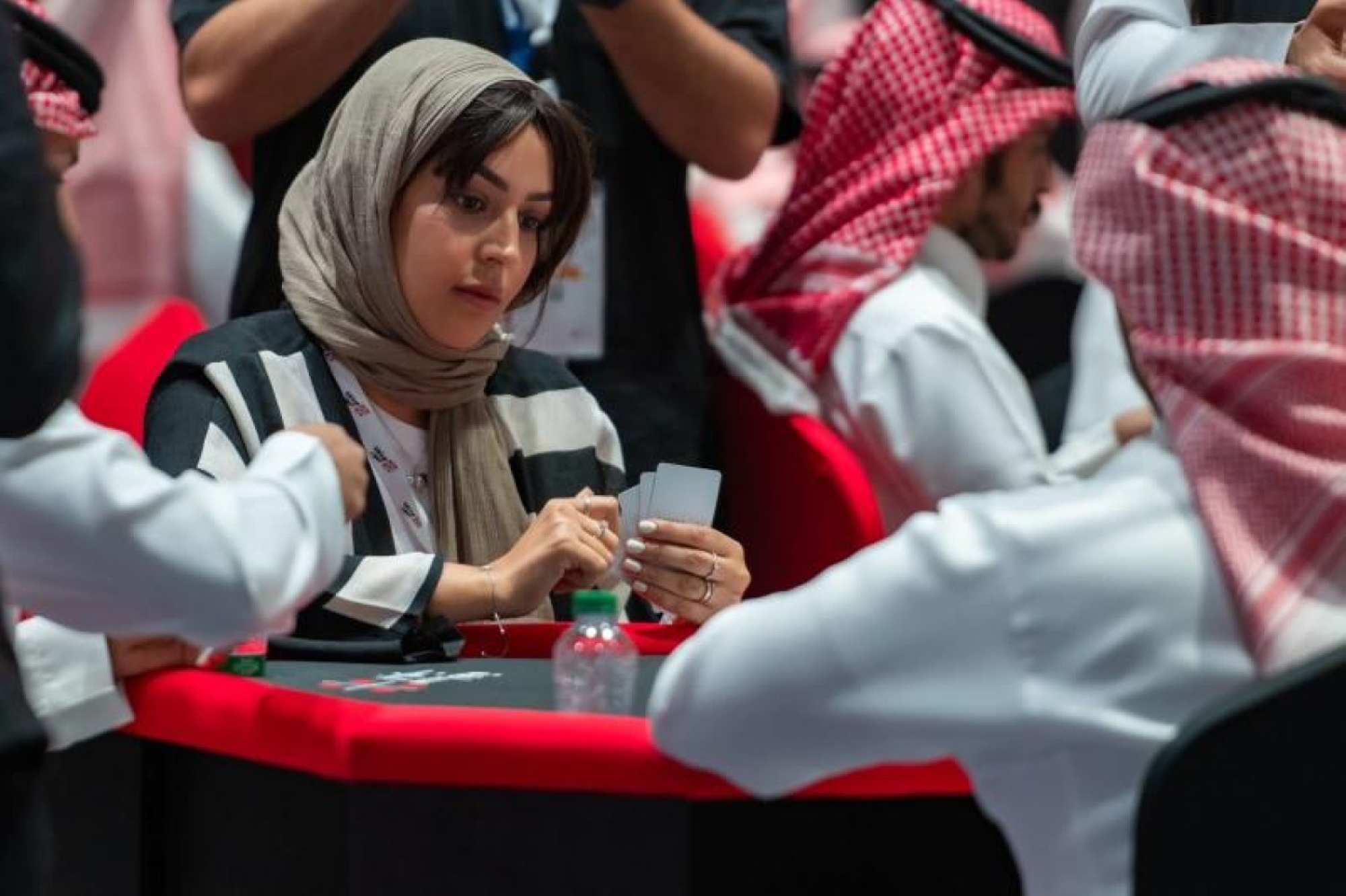 120 ألفاً لـ"تحدي البلوت"