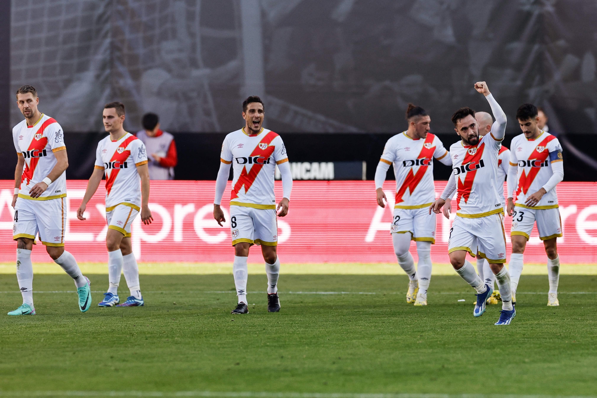 "برشلونة" يتعادل مع رايو فاليكانو