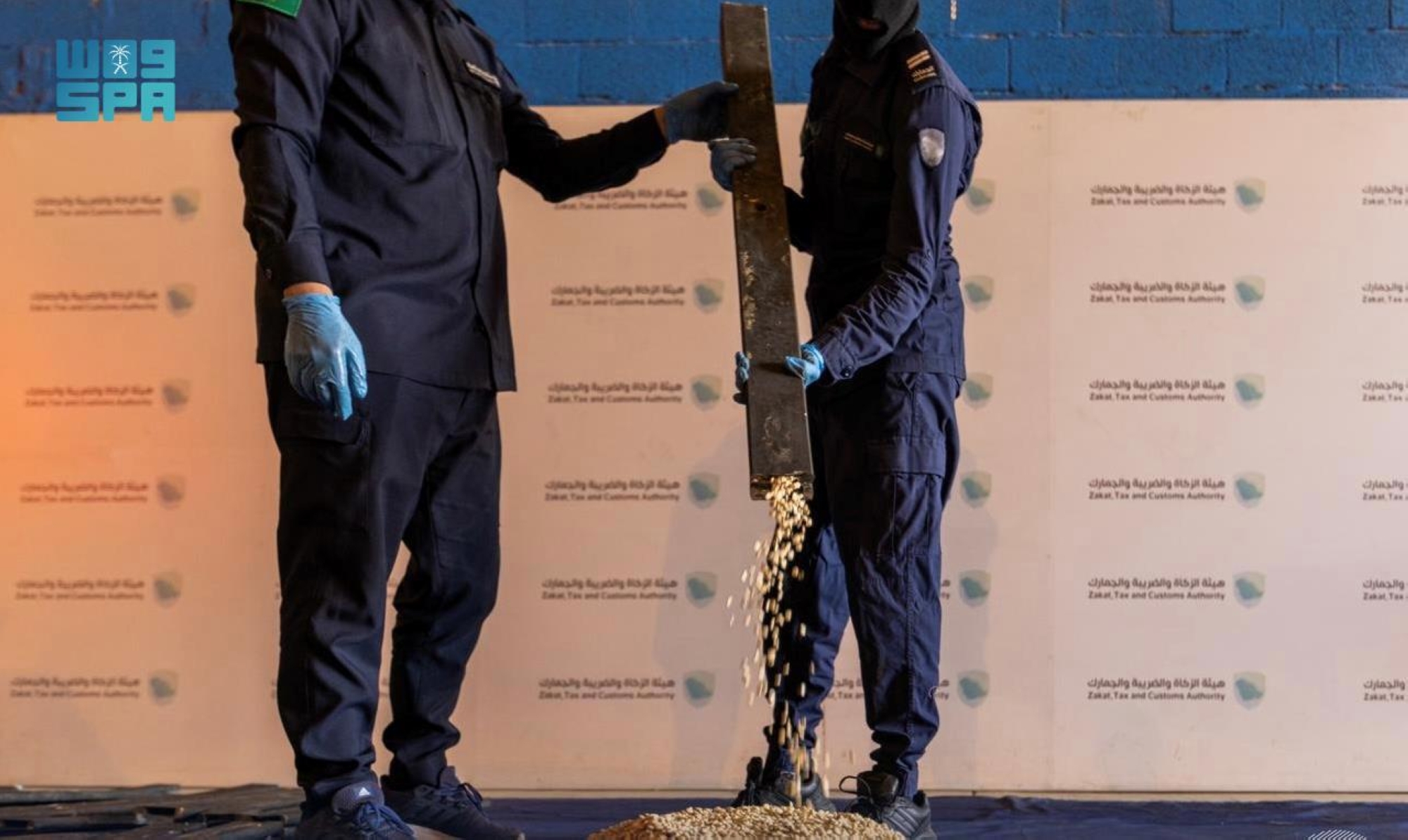 إحباط تهريب "117 ألف" حبة كبتاجون وكميات من "الشبو"