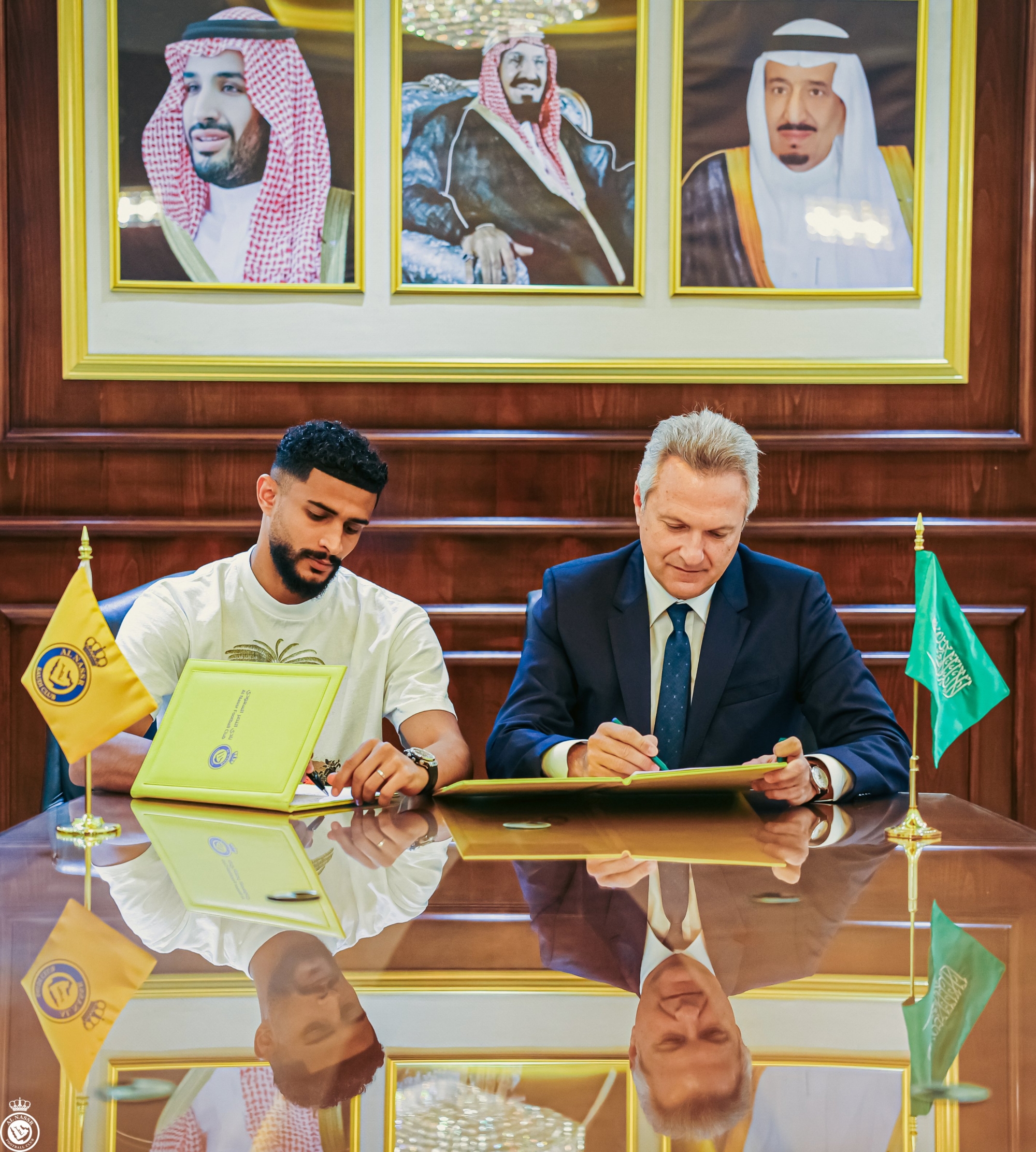 "العمري" مستمر مع "العالمي" حتى "2028"