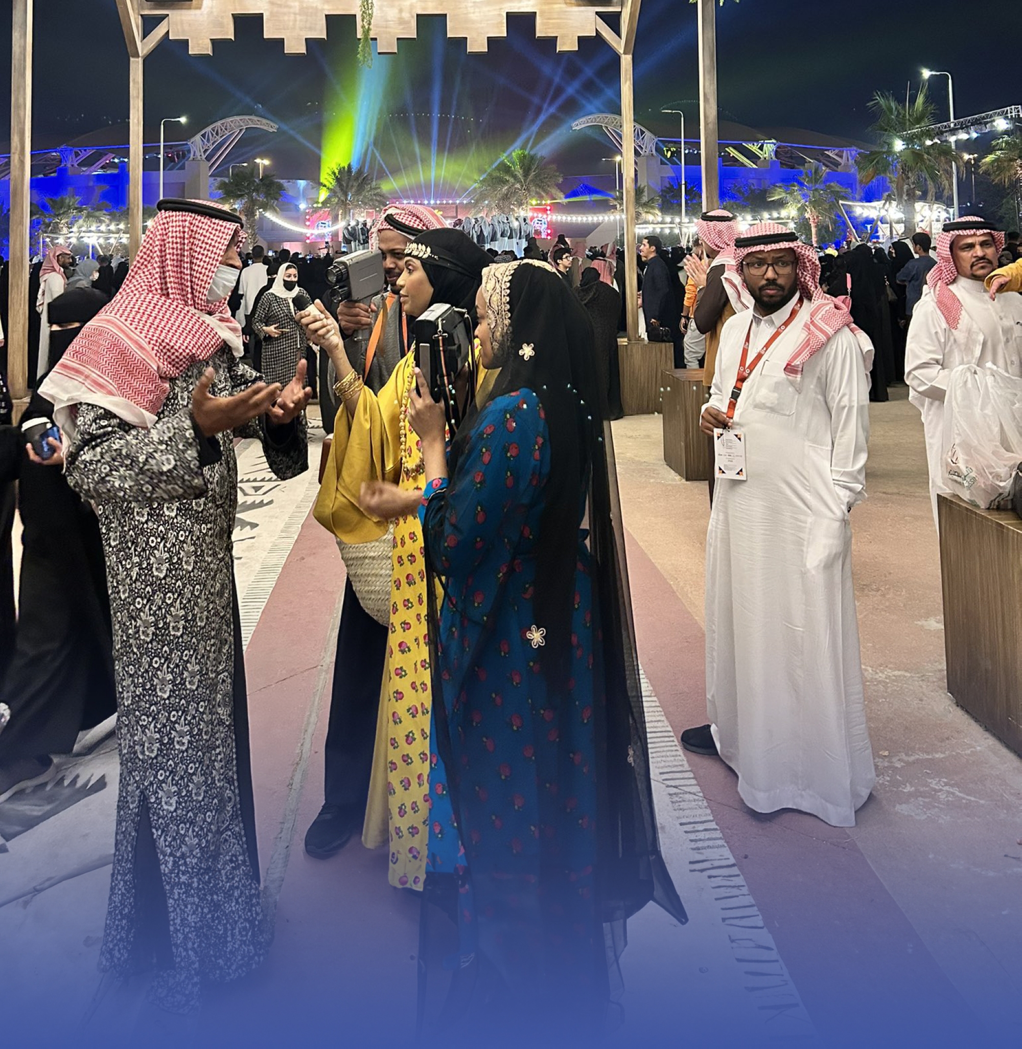 "عذبة".. خطّابة ونشرة أخبار بـ"سوق الأولين"