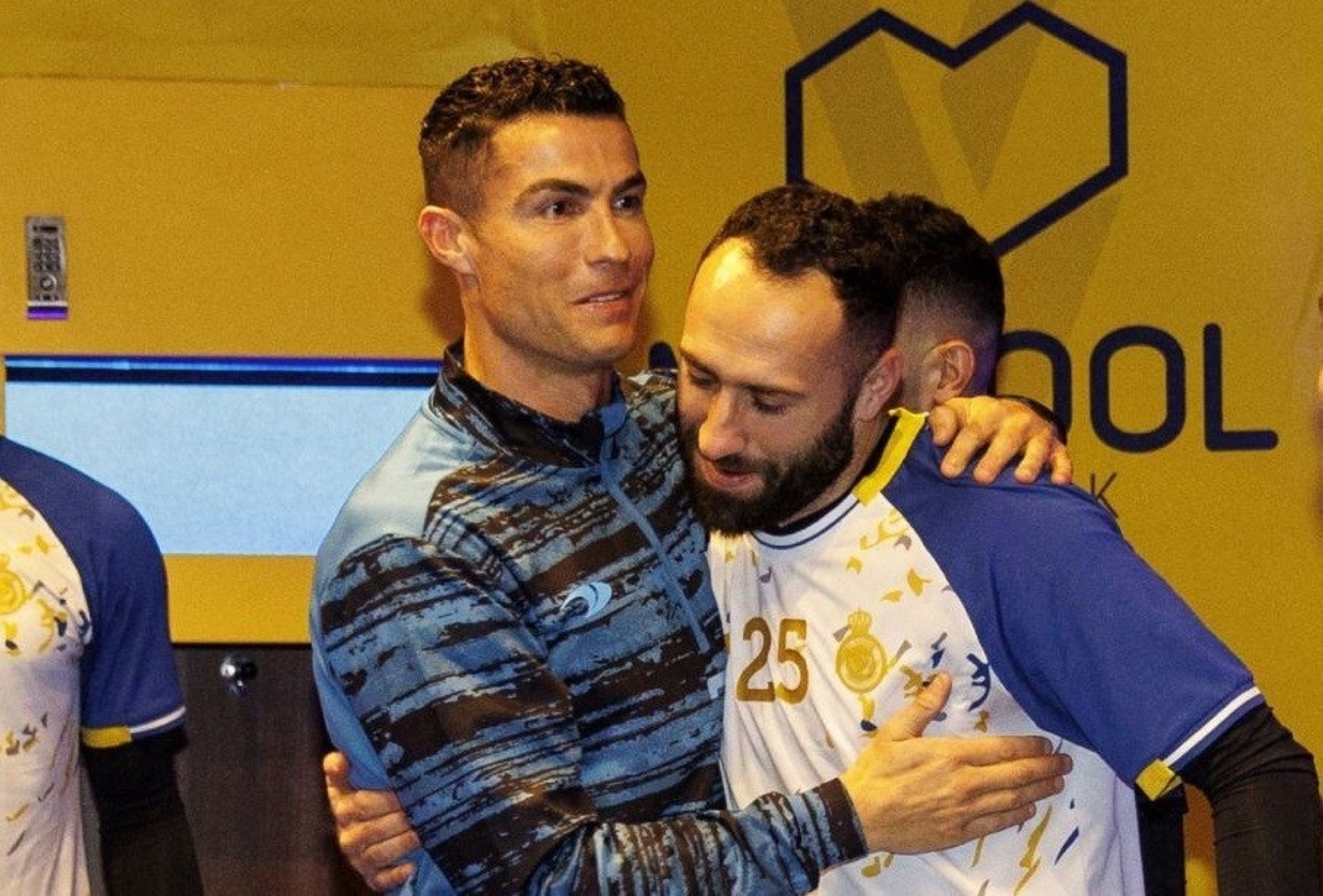 "رونالدو" يفاجئ "أوسبينا"