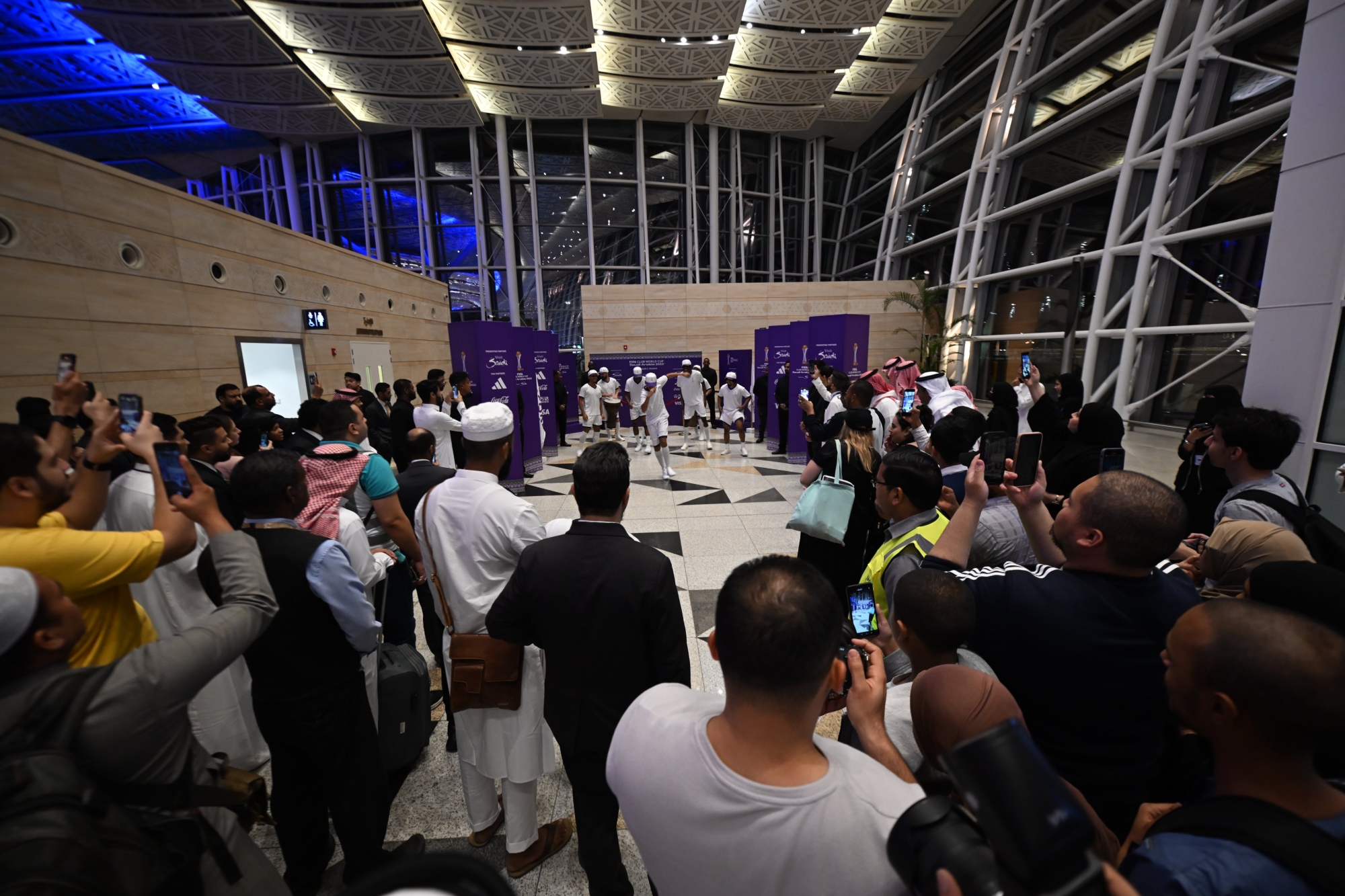 "مقاهي" جدة تستعد لـ"المونديال"