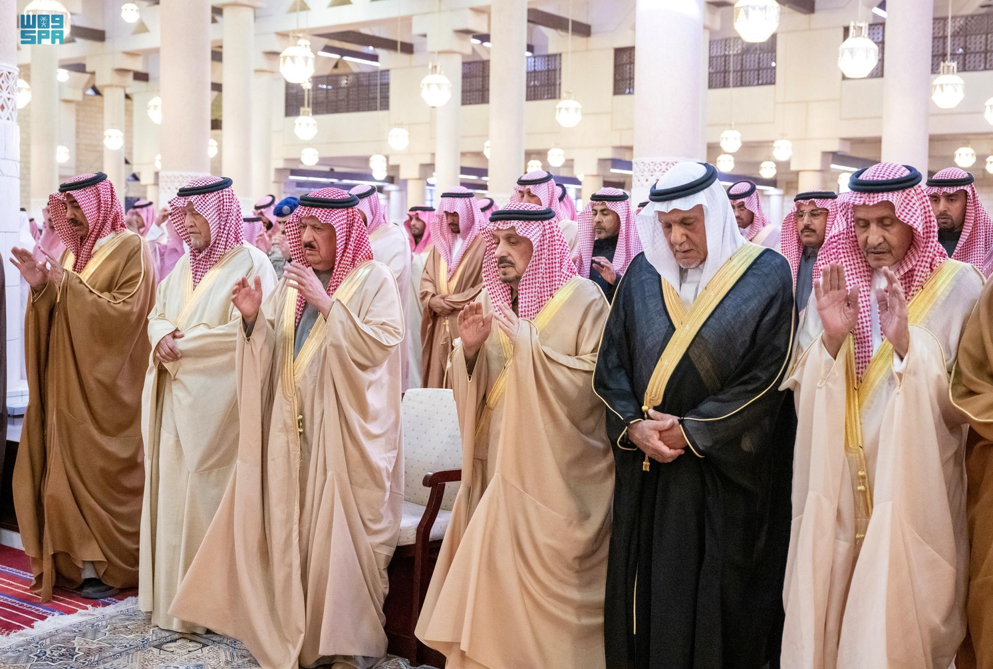 "صلاة الميت" على الأمير بندر بن محمد