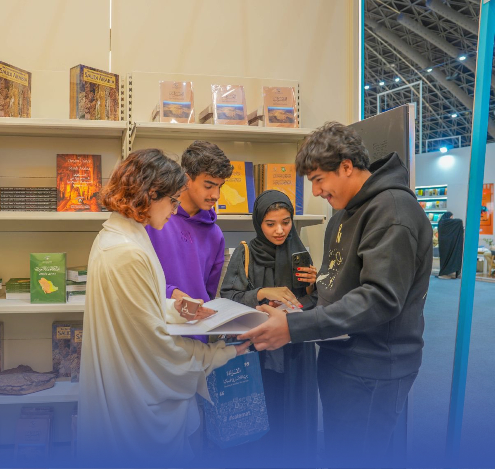 بيع كتاب بمعرض جدة بـ"66 ألفاً"