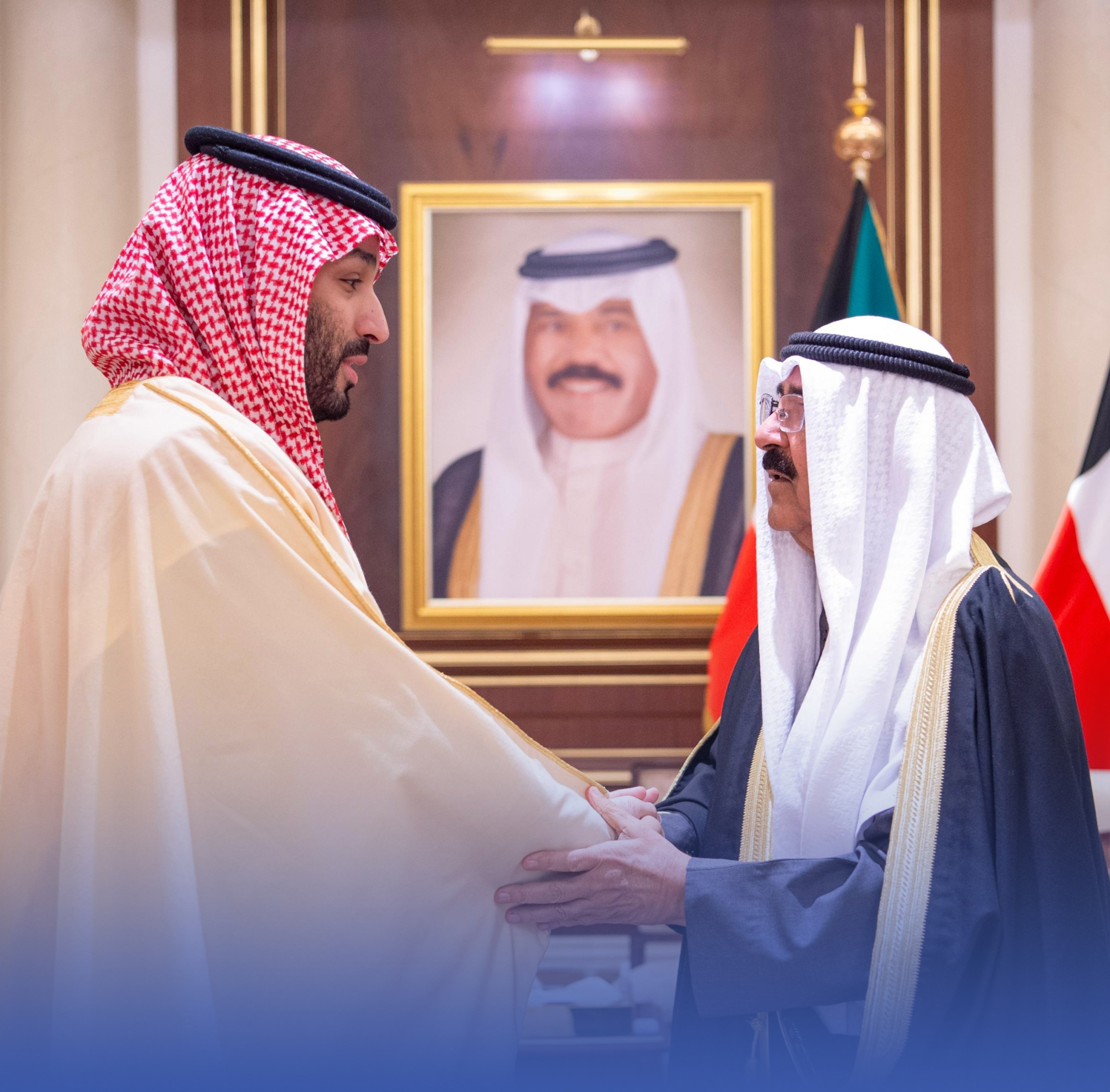 ولي العهد يعزّي أمير الكويت في وفاة "نواف الأحمد"