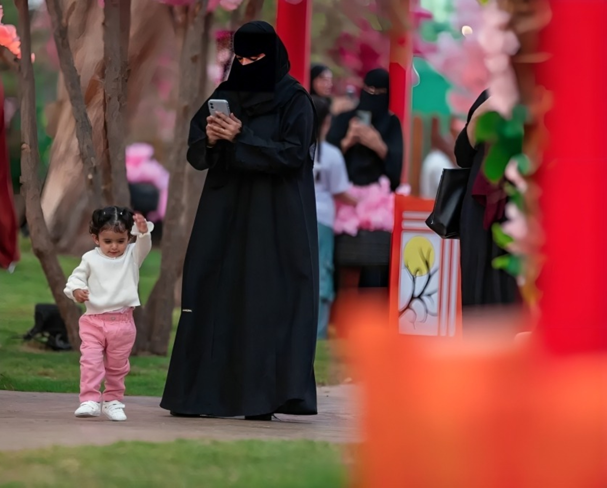 "الساكورا".. اليابان في جدة بـ"شجرة"
