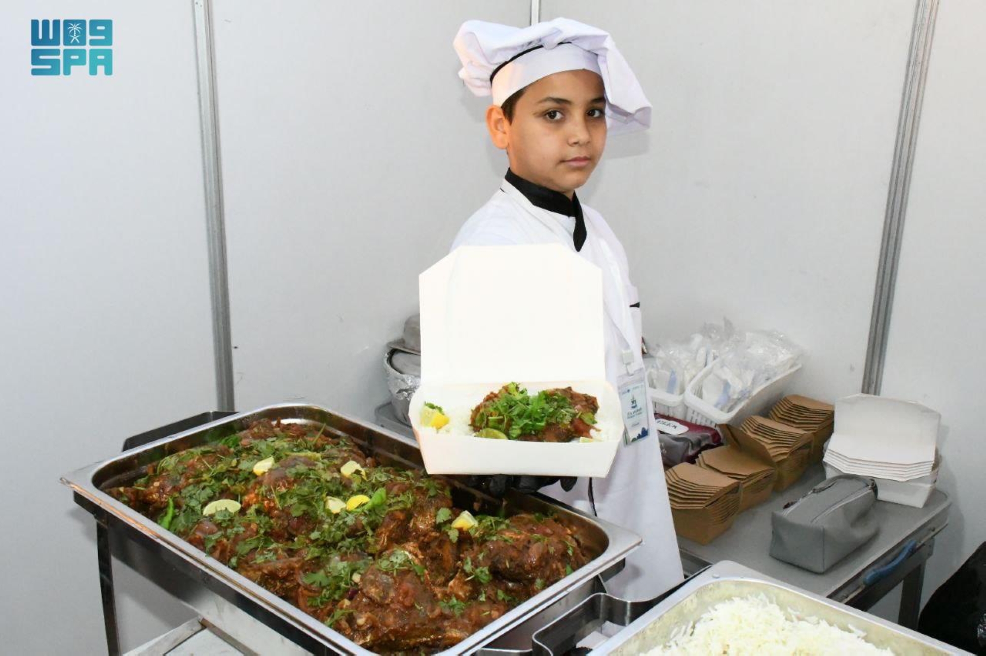 "أصغر شيف" يُبهِر زُوّار "بحّار"