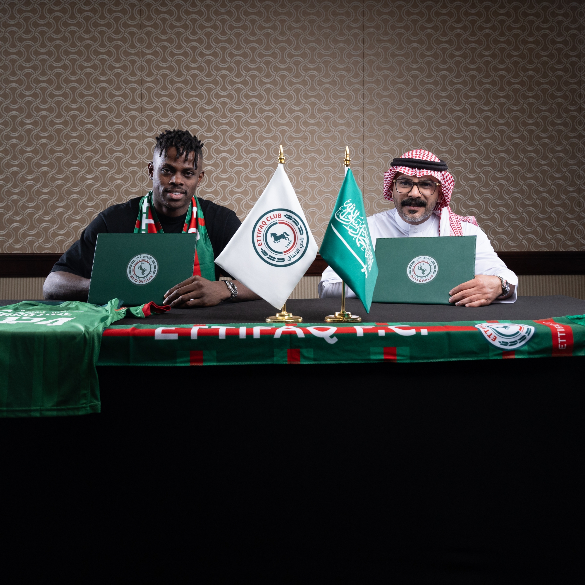 "العبود" و"كمارا" يوقعان لـ"الاتفاق"
