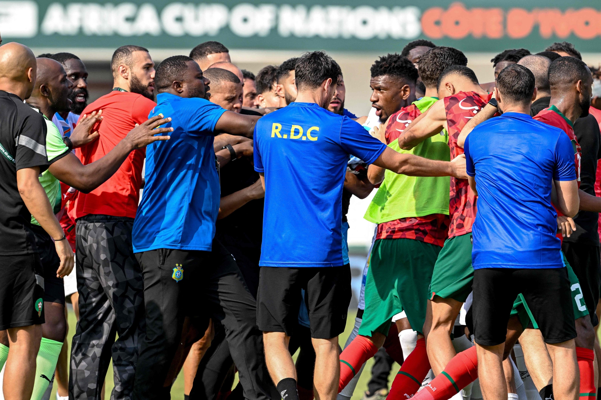 "اشتباكات" بين لاعبي "المغرب والكونغو"