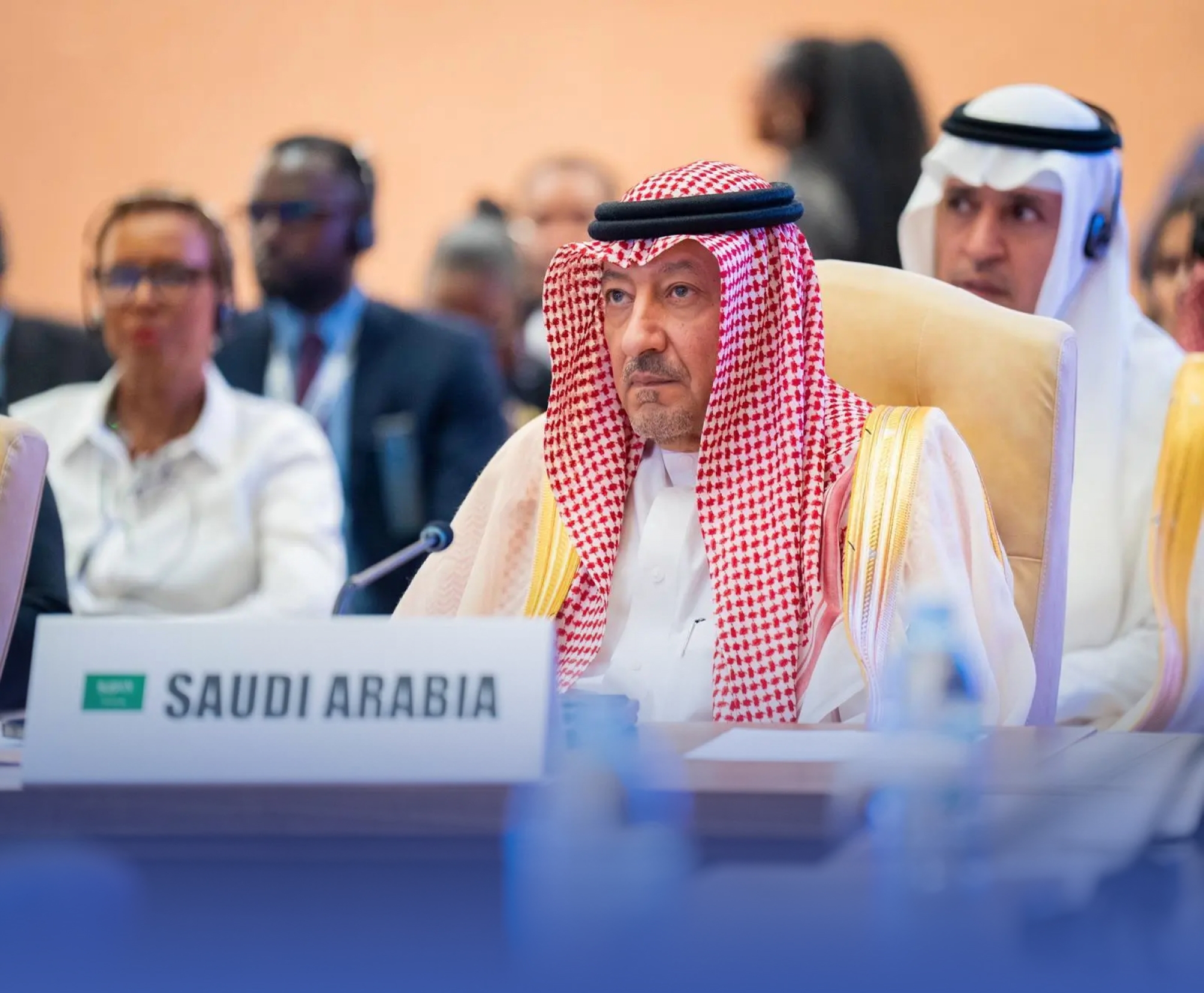 نيابةً عن الملك.. "الخريجي" بـ "قمة الجنوب والصين"