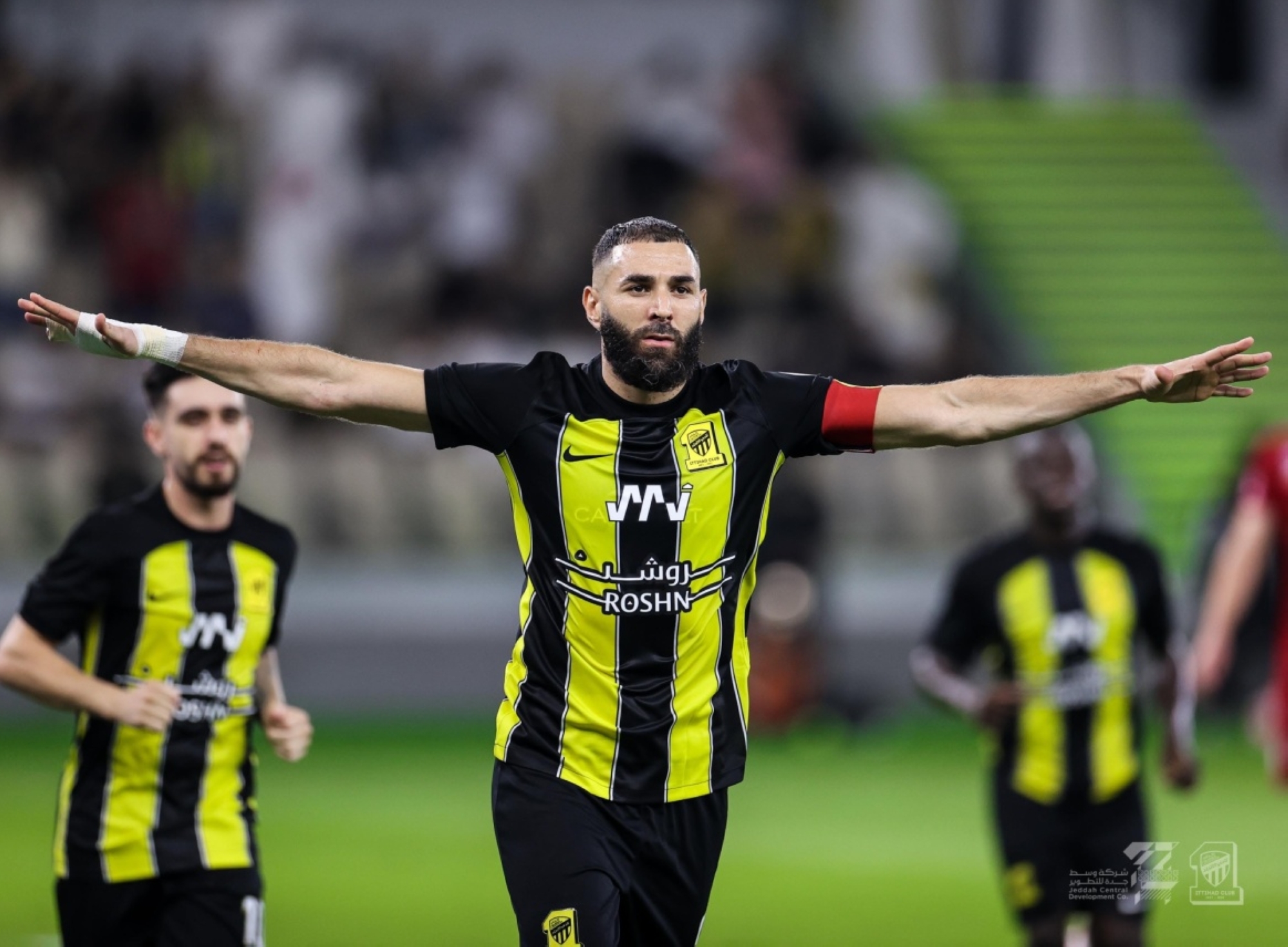 "بنزيما" والاتحاد.. آمال كبيرة تحولت إلى مصير غامض