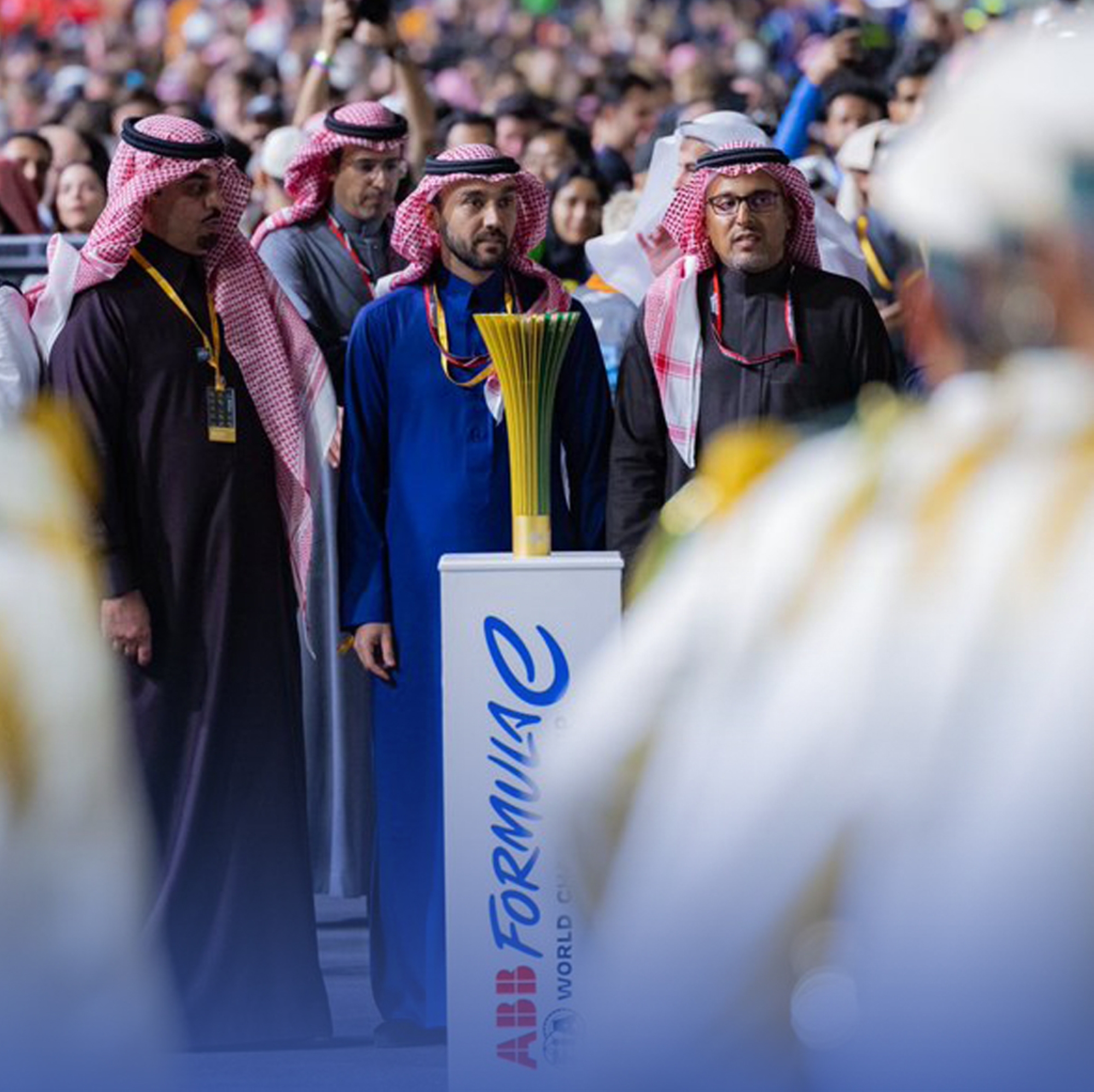 وزير الرياضة يتوّج الفائزين بـ "فورمولا E الدرعية"