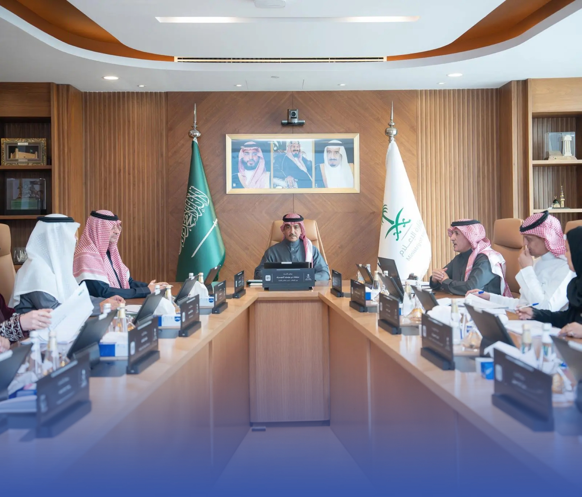 "واس" تمحص الخبرات "العالمية"