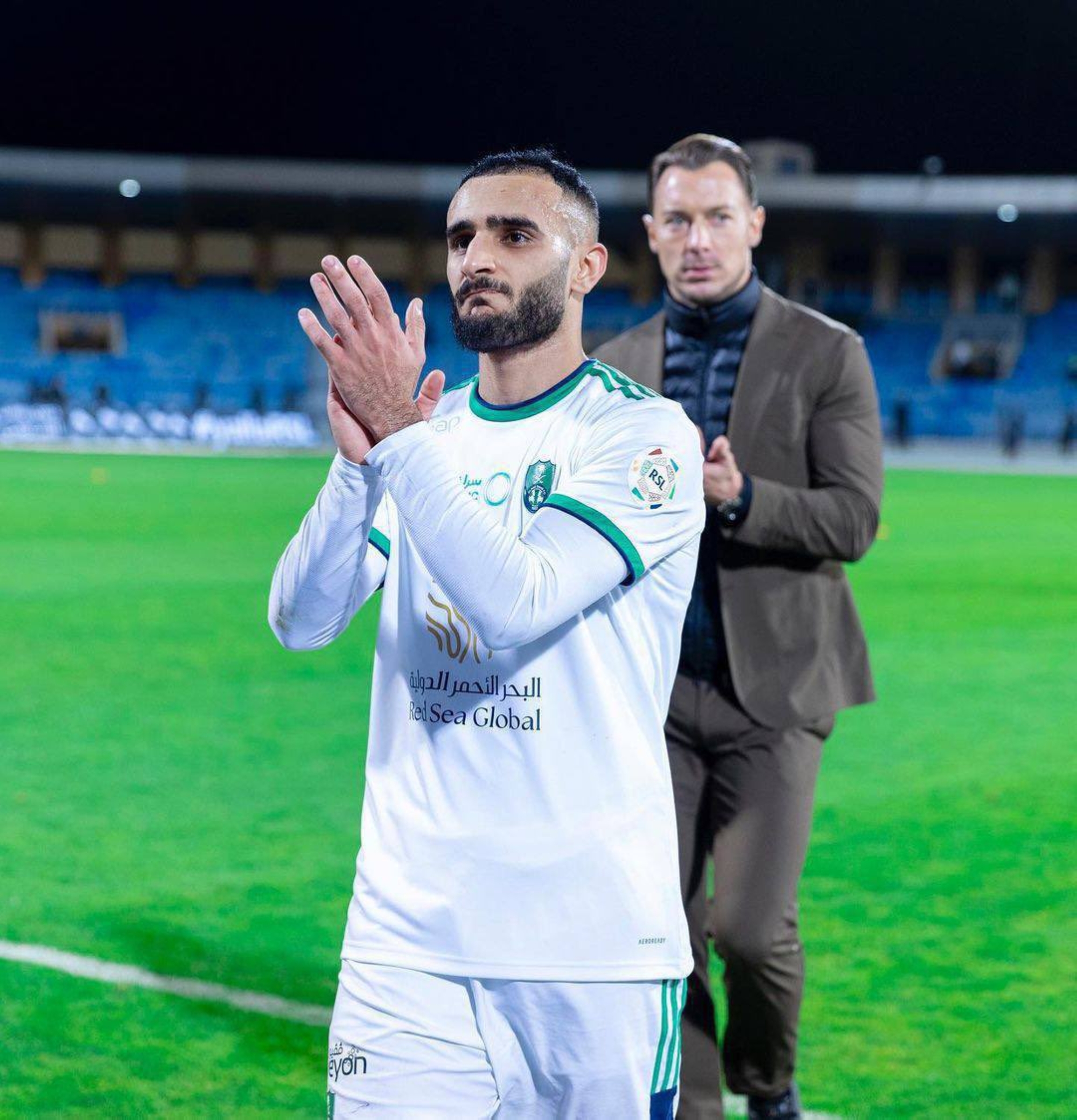 "الأهلي" يُمدد عقد "المجحد"