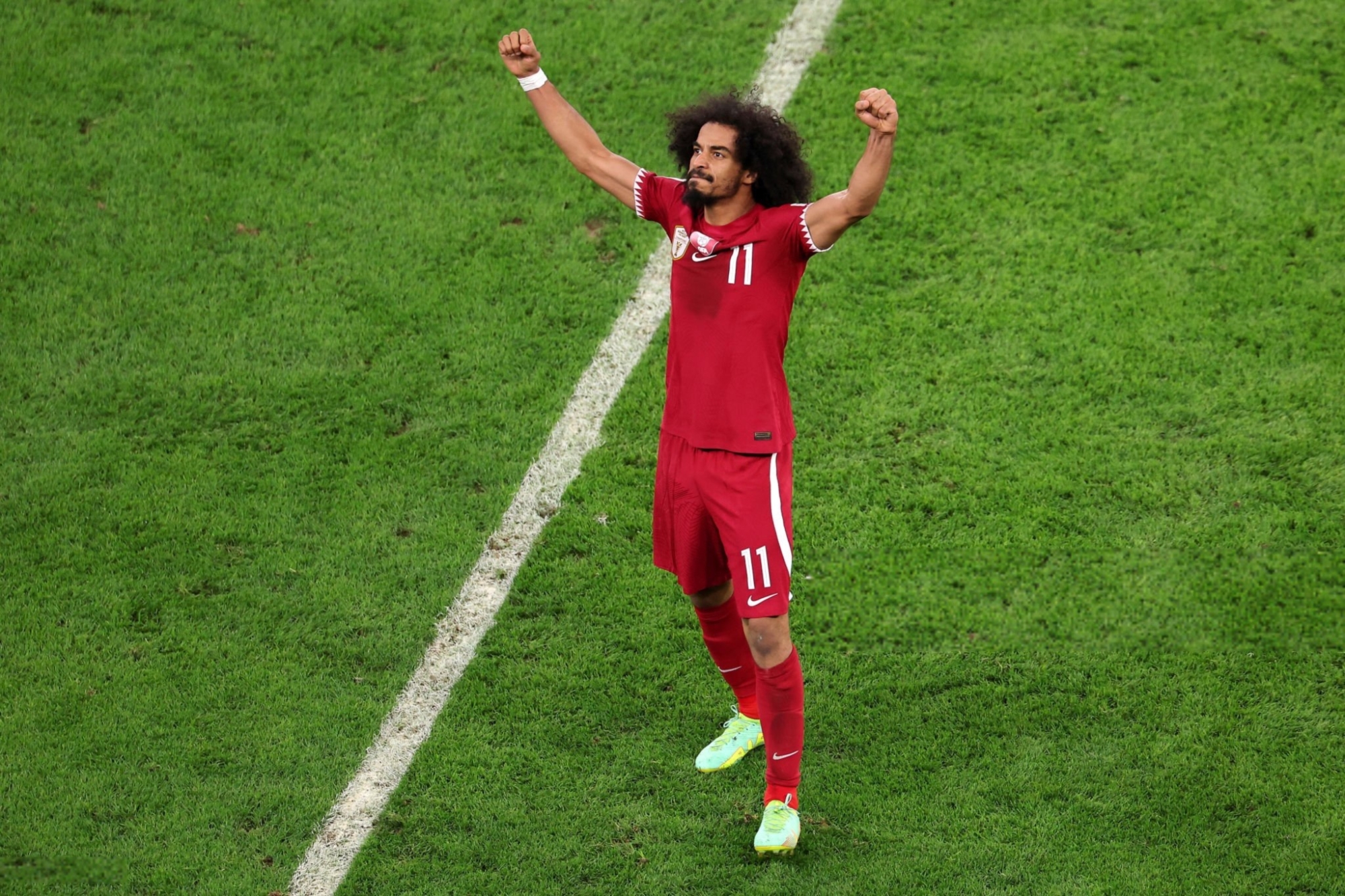 "عفيف" يتحفظ بشأن عودته لـ "أوروبا"