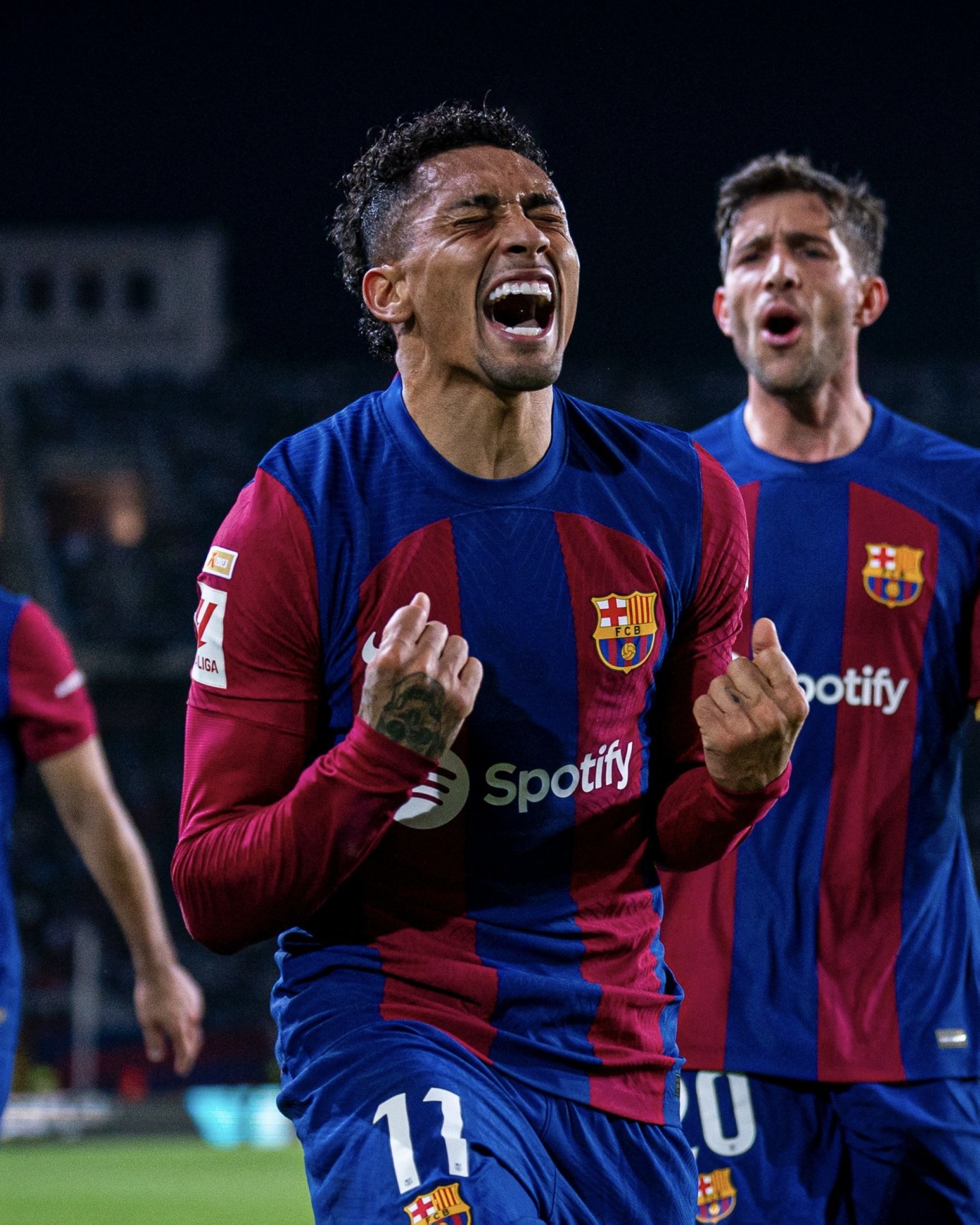 "برشلونة" يستعيد ثنائي فريقه أمام "غرناطة"