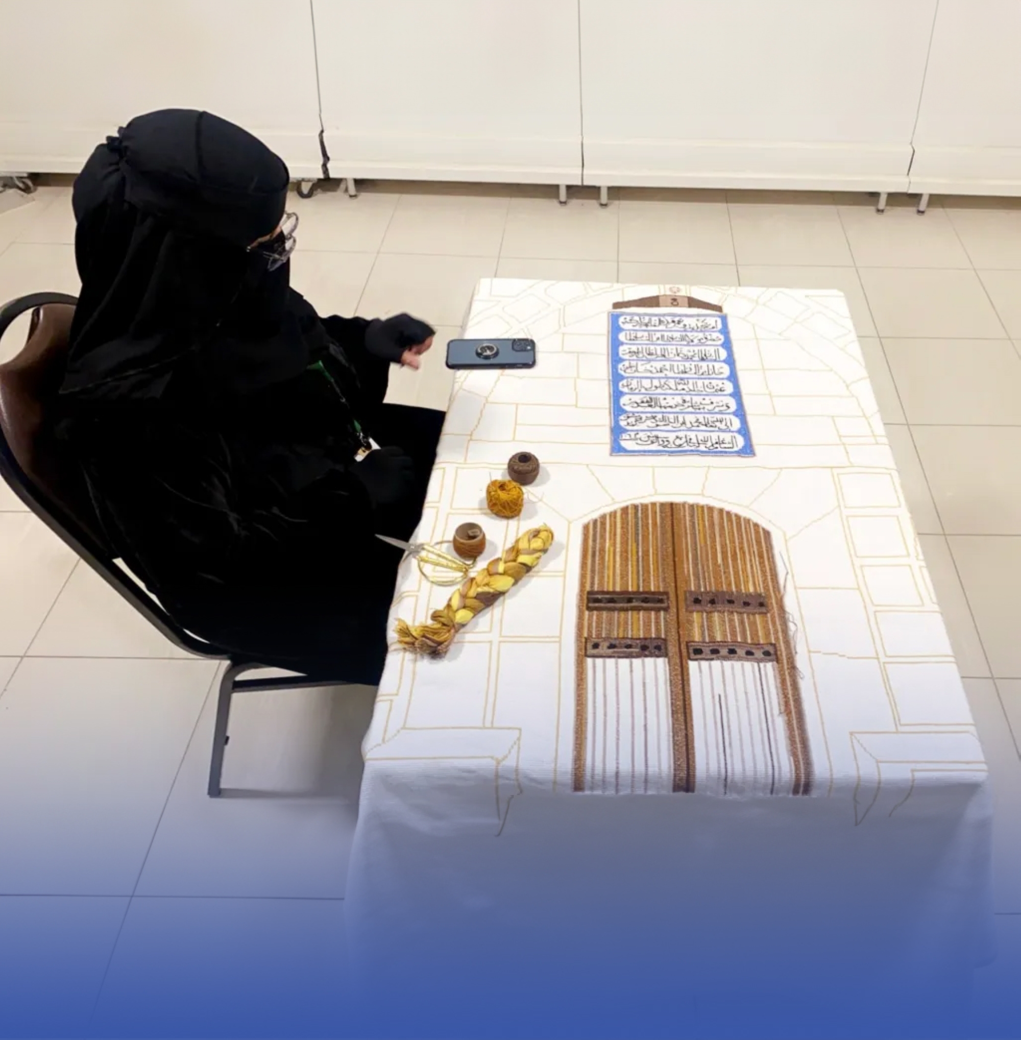 "التطريز" على الكنفا.. "فن" الدقة والصبر