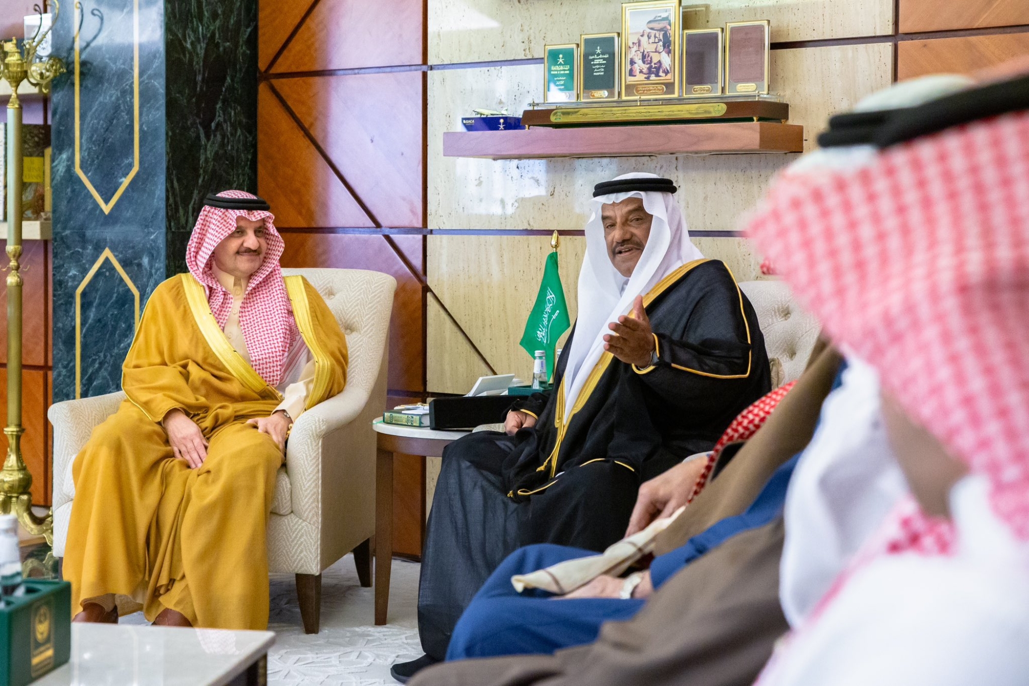 "أمير الشرقية" يستقبل "حُكّام الكرة القدامى"