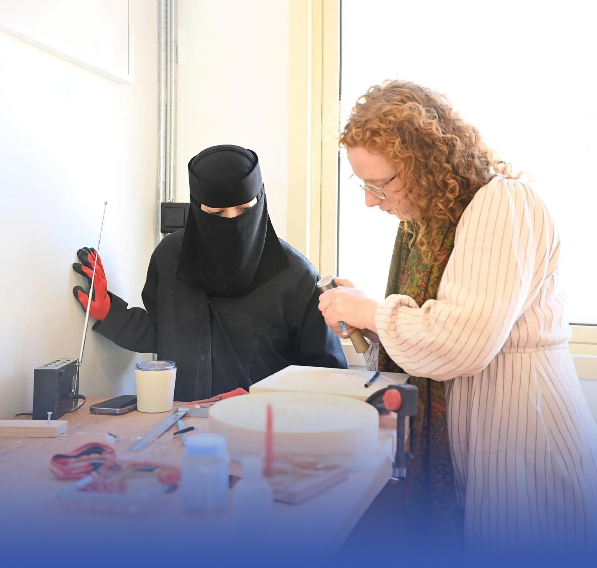 "الديرة" تُعيد الحياة للحرف اليدوية بـ"العلا"