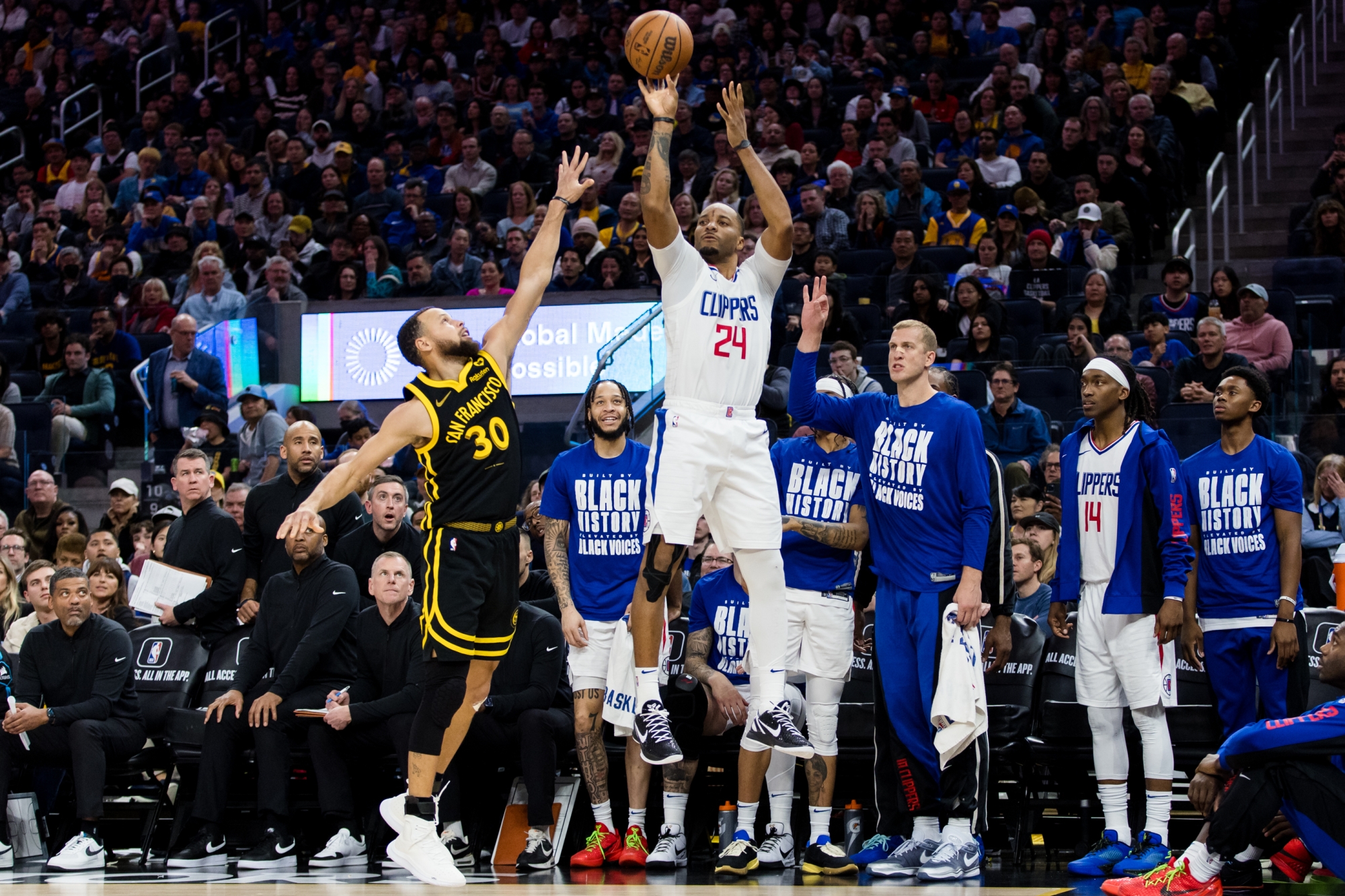 ووريرز يعود إلى سكة الانتصارات في "NBA"