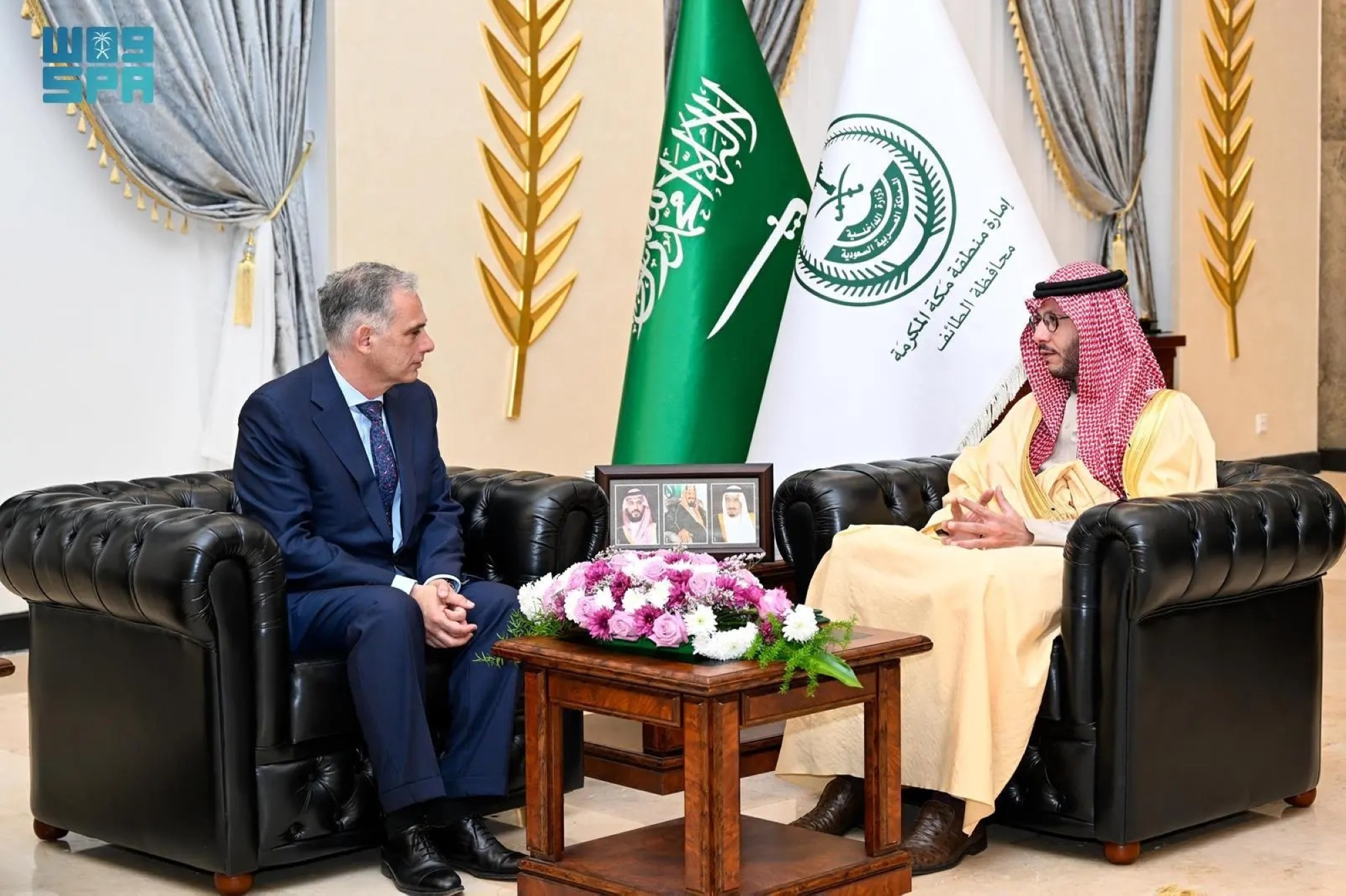 "محافظ الطائف" يلتقي رئيس الاتحاد البريطاني لـ"الركبي"
