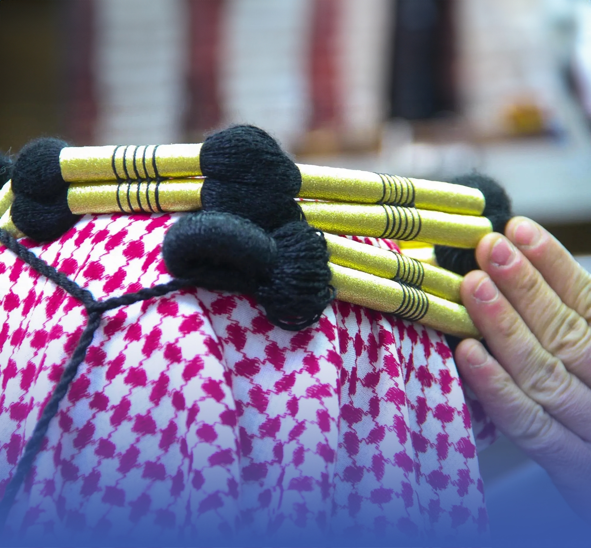 "صناعة العقال".. شغف توارثه الأحسائيون