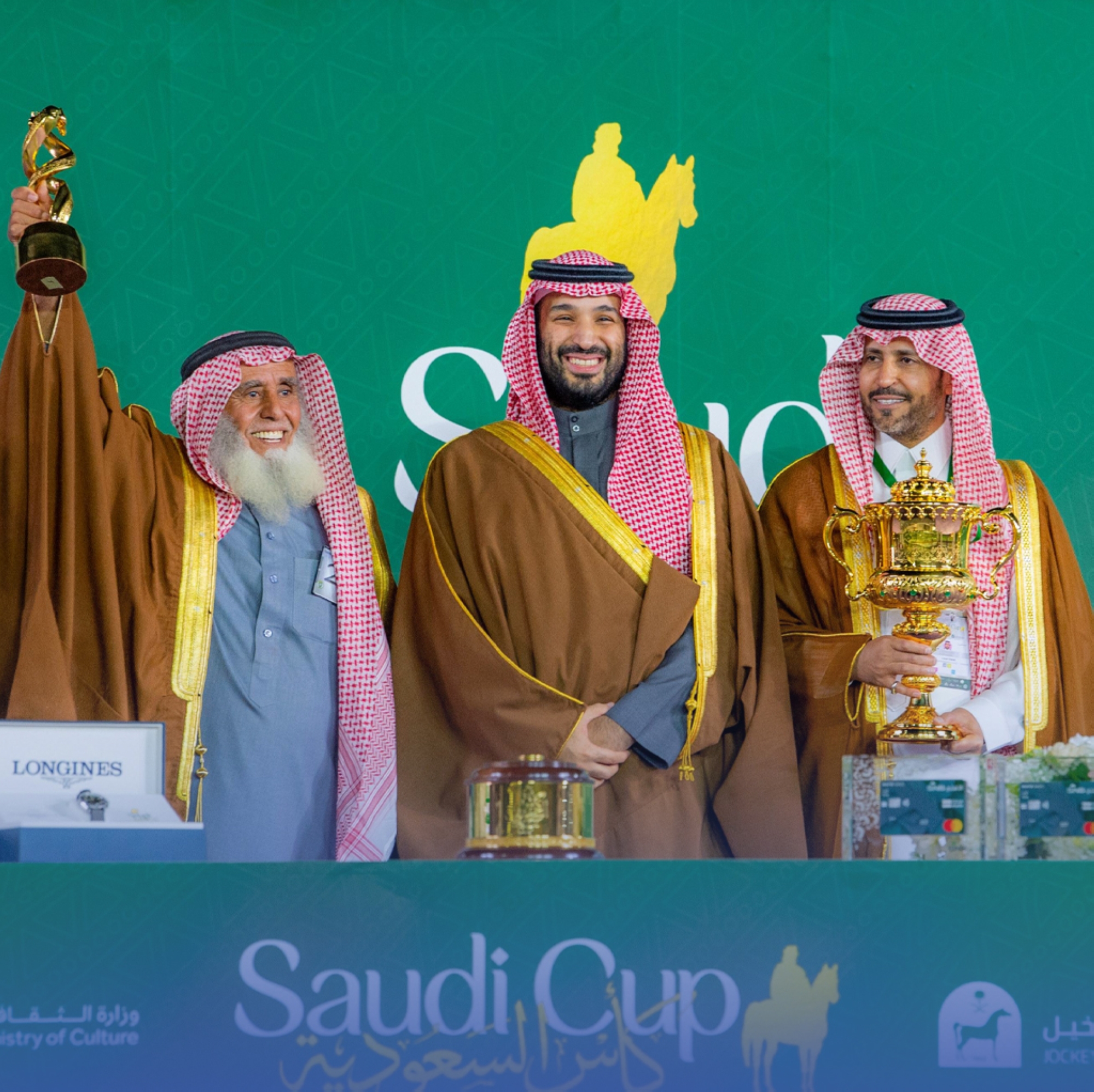 ولي العهد يتوّج الفائز بـ"كأس السعودية"