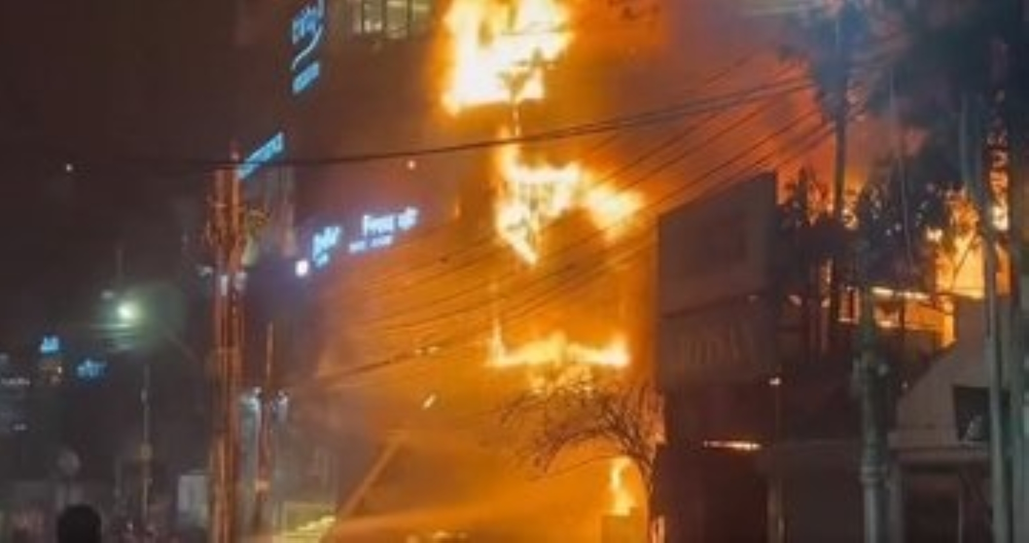 "مقتل" 45 وإصابة العشرات في حريق بـ"دكا"