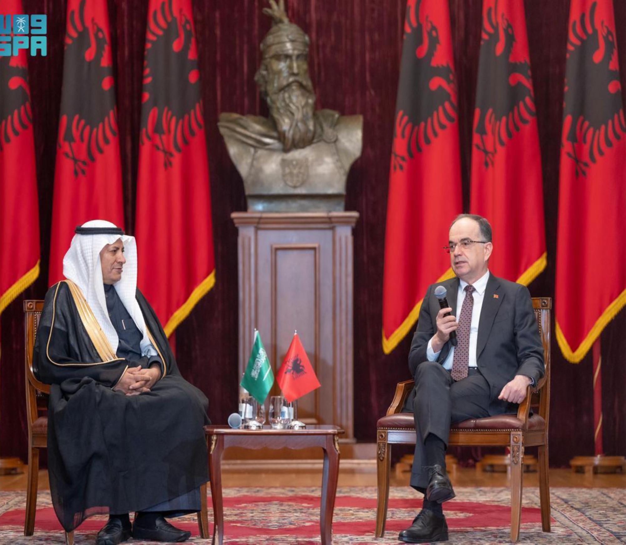 الرئيس الألباني لـ"السعوديين": أنا "حارس" استثماراتكم