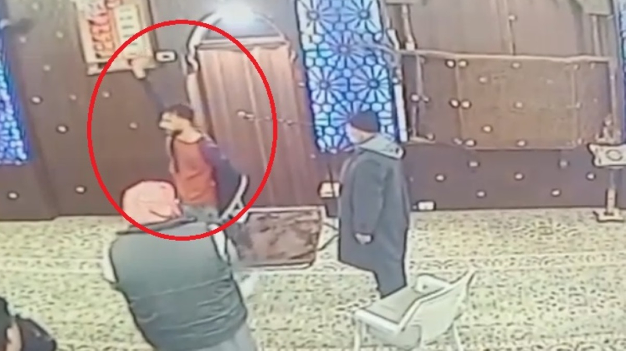 جريمة تهز الأردن.. شاب يطعن 4 أشخاص بـ"مسجد"