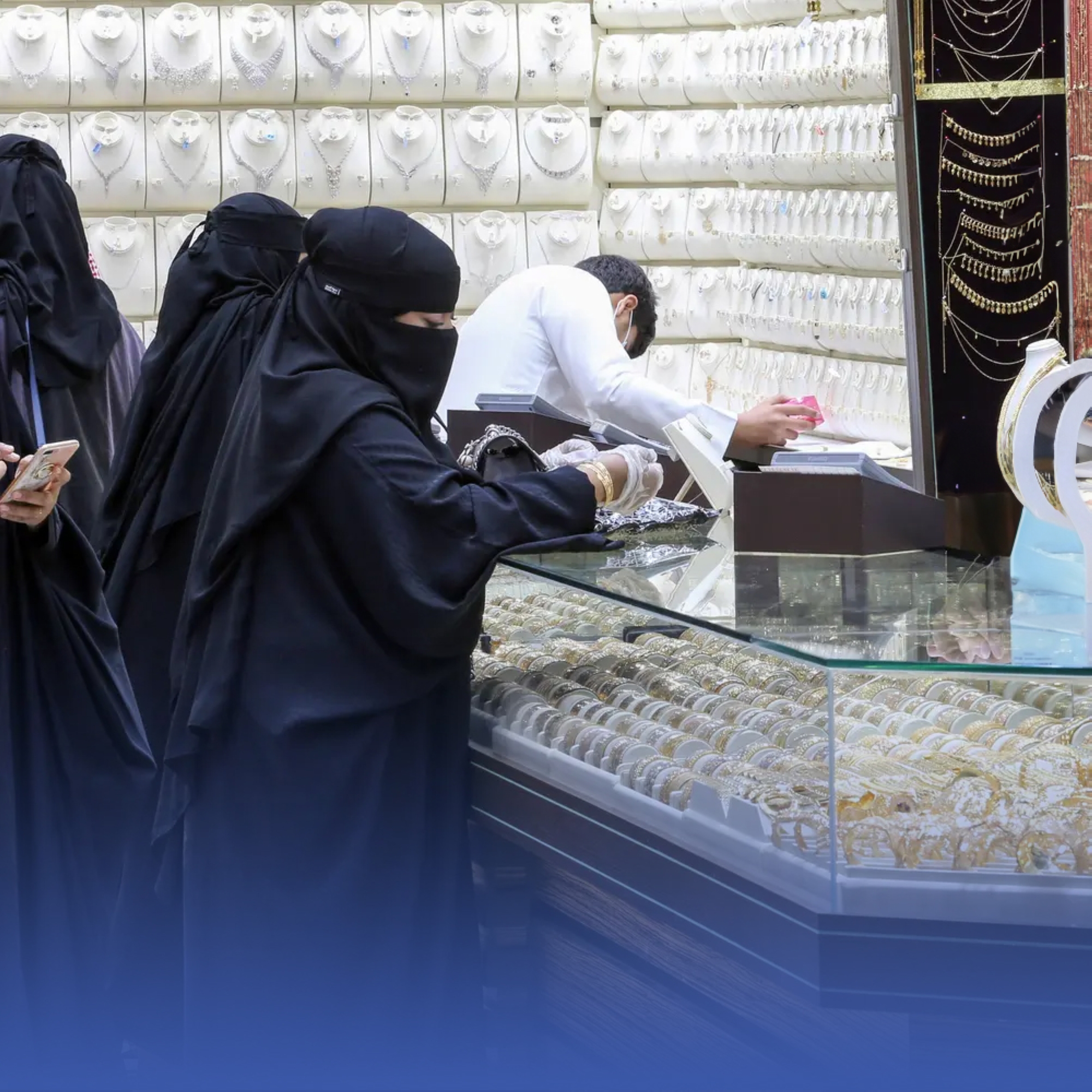 السجن "14 عاماً" لـ5 متسترين بقطاع "الذهب"