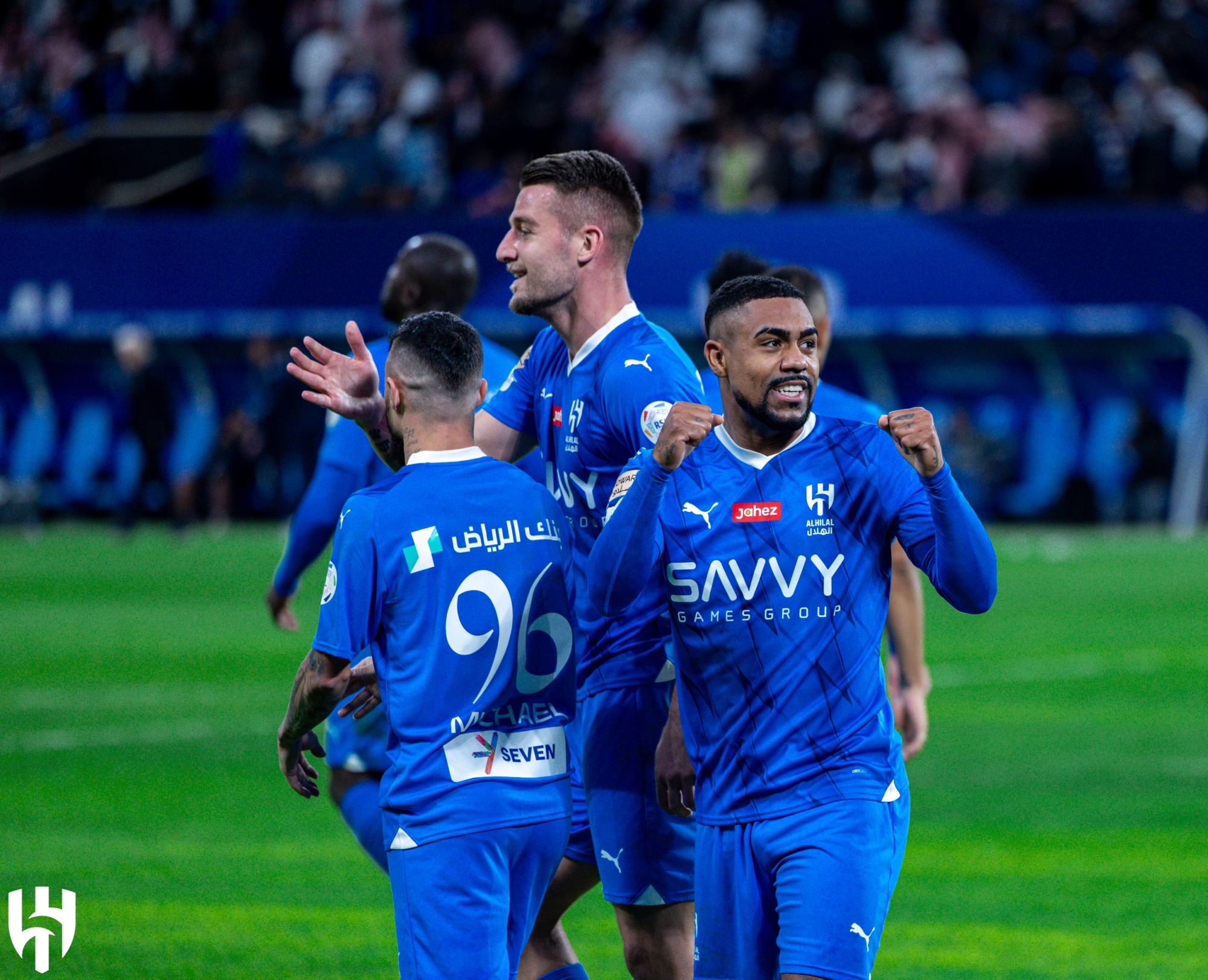 "ليفركوزن" يواصل سباقه مع "الهلال"
