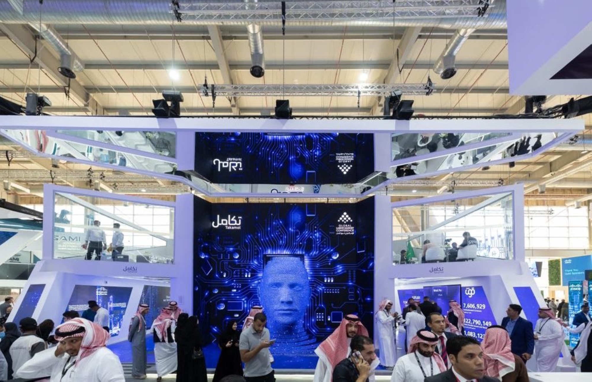 "764" مليون دولار استثمارات ثالث أيام "ليب"