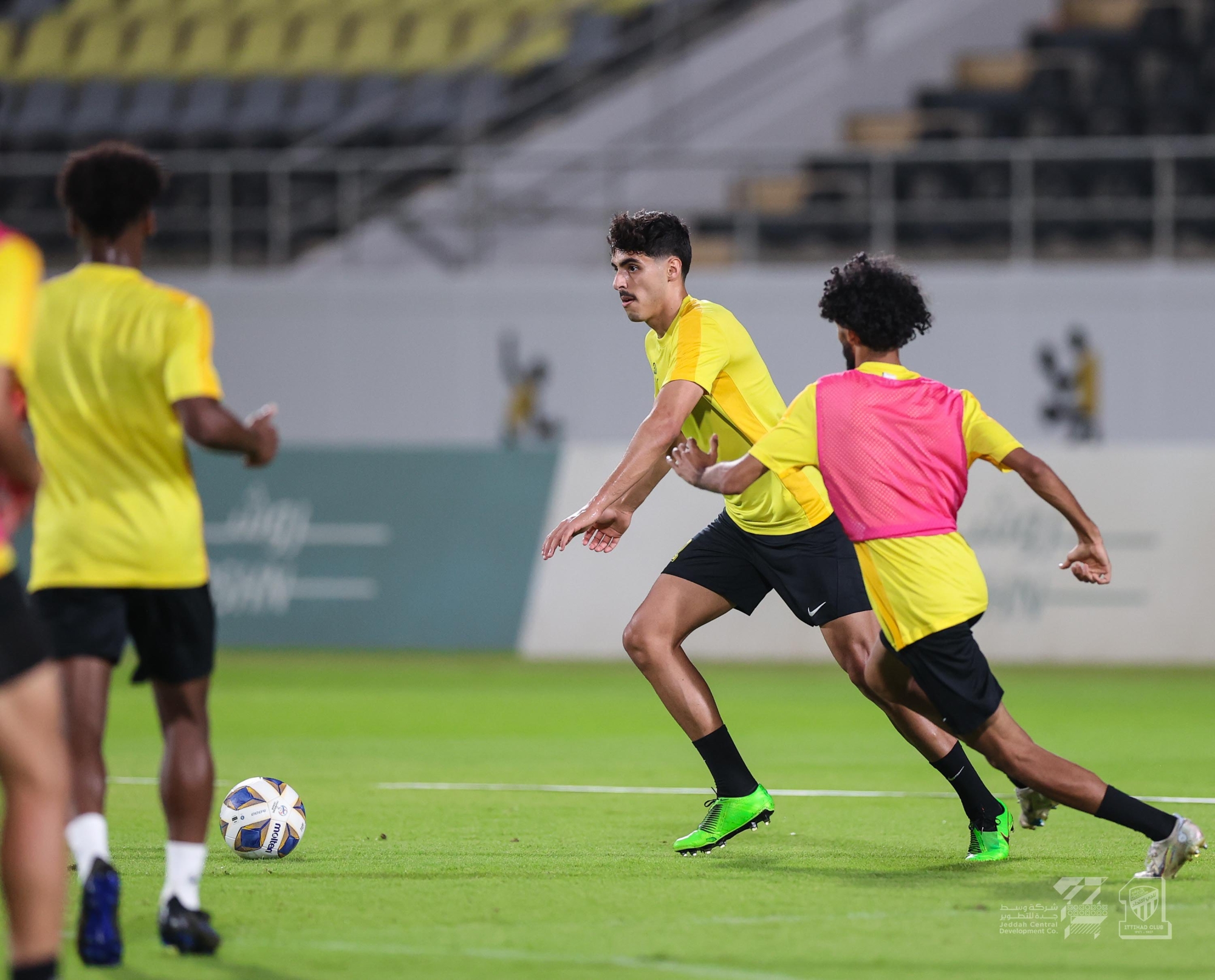 عودة "بنزيما وجوتا" لتدريبات الاتحاد