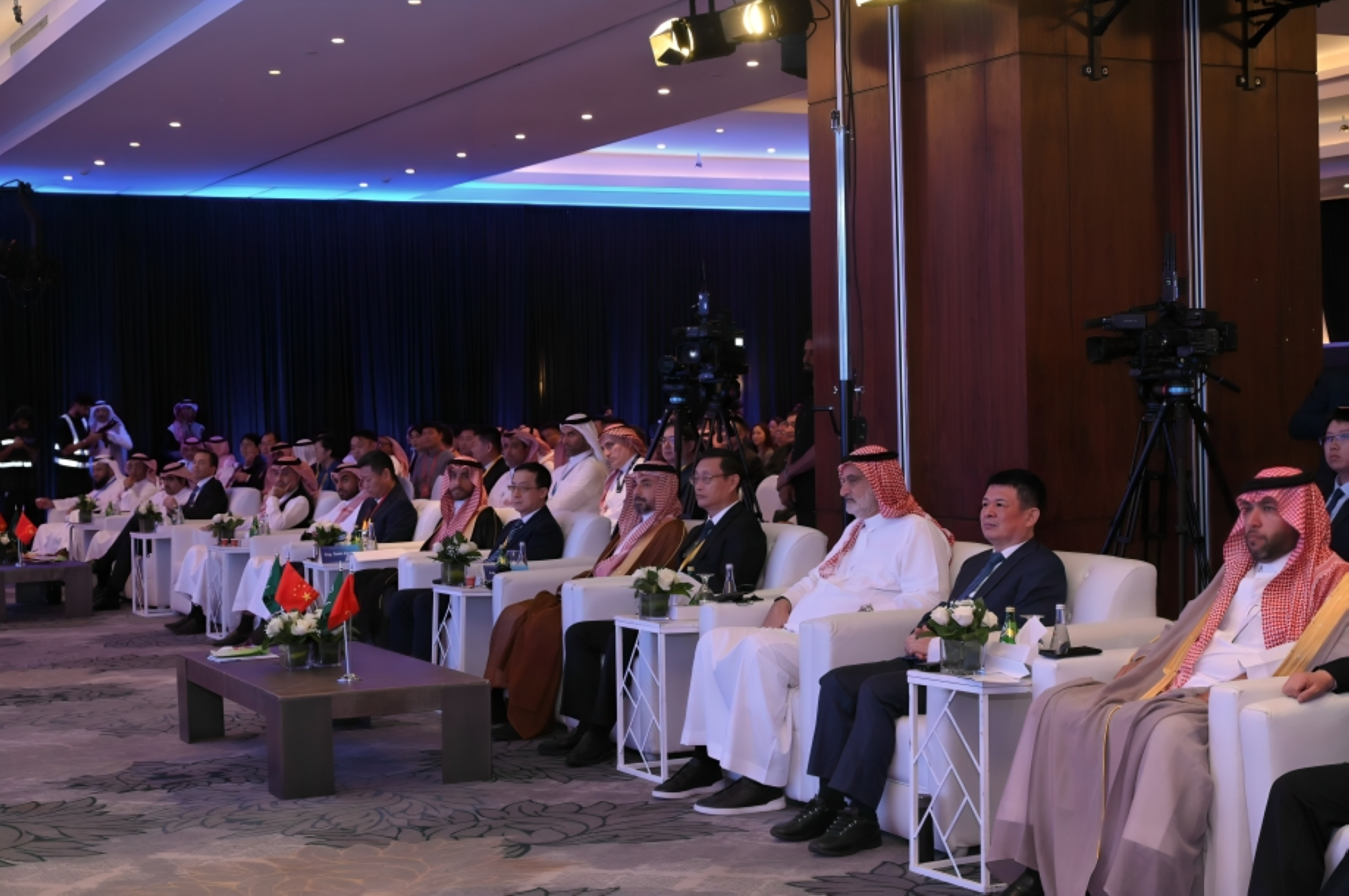 تعزيز الخدمات "القنصلية" على مائدة الرياض وبكين