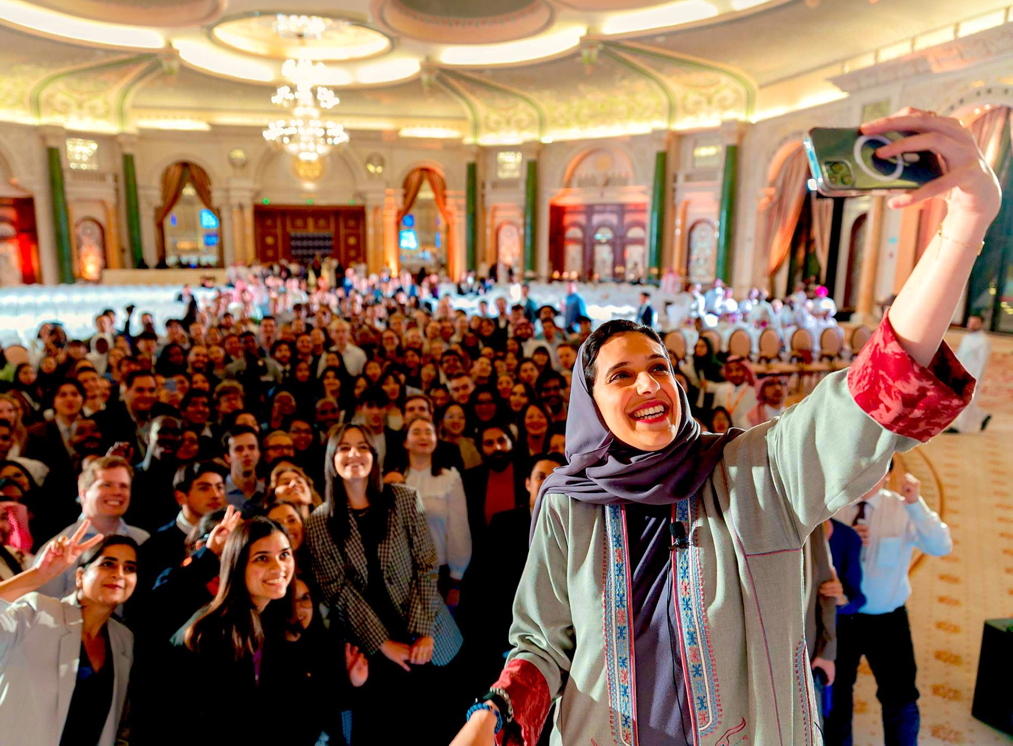 "85 مليار دولار" إيرادات سياحية بـ "2024"