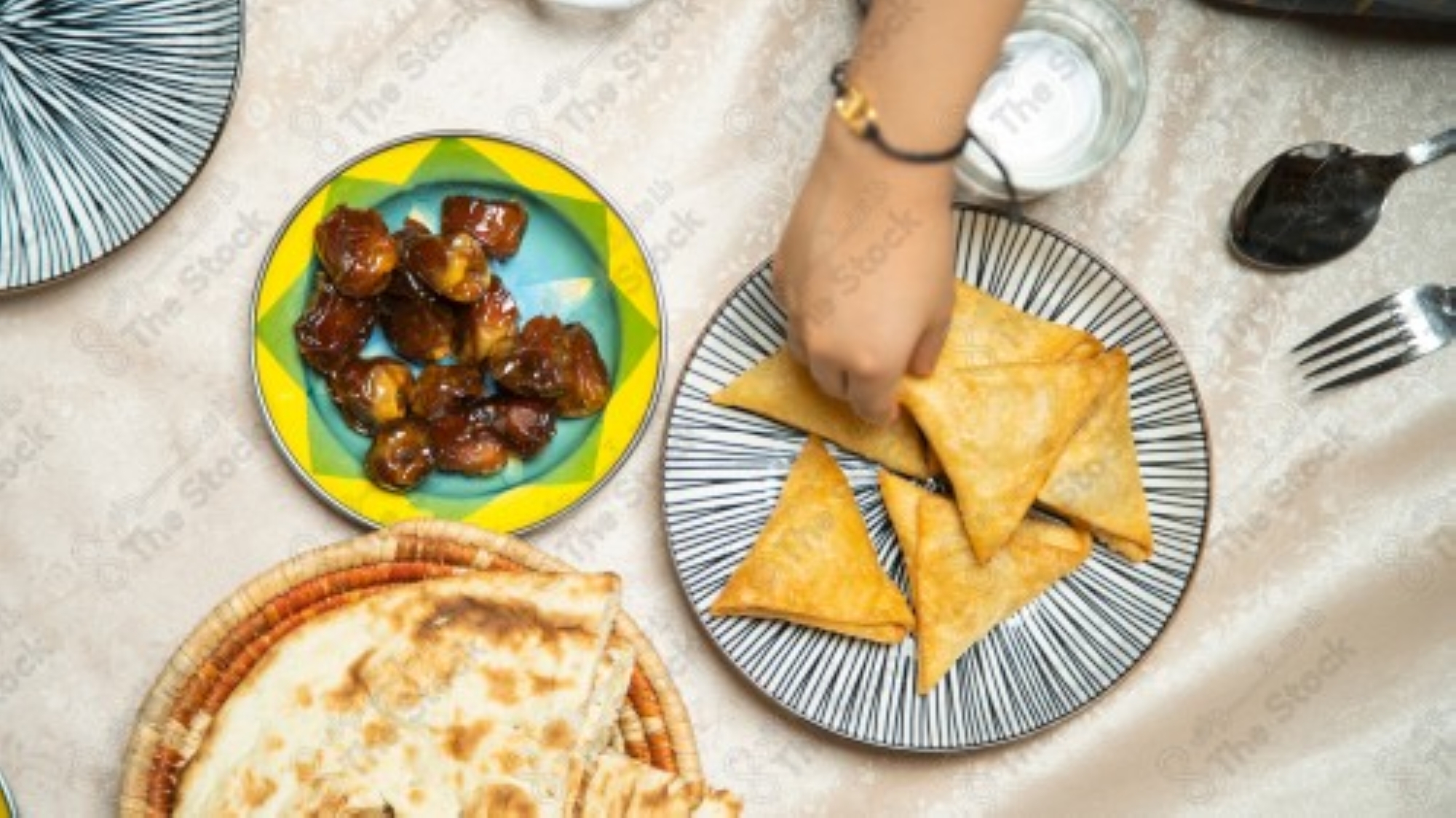 سفرة رمضان.. أطباق تزاحم "الشوربة" و"السمبوسة"