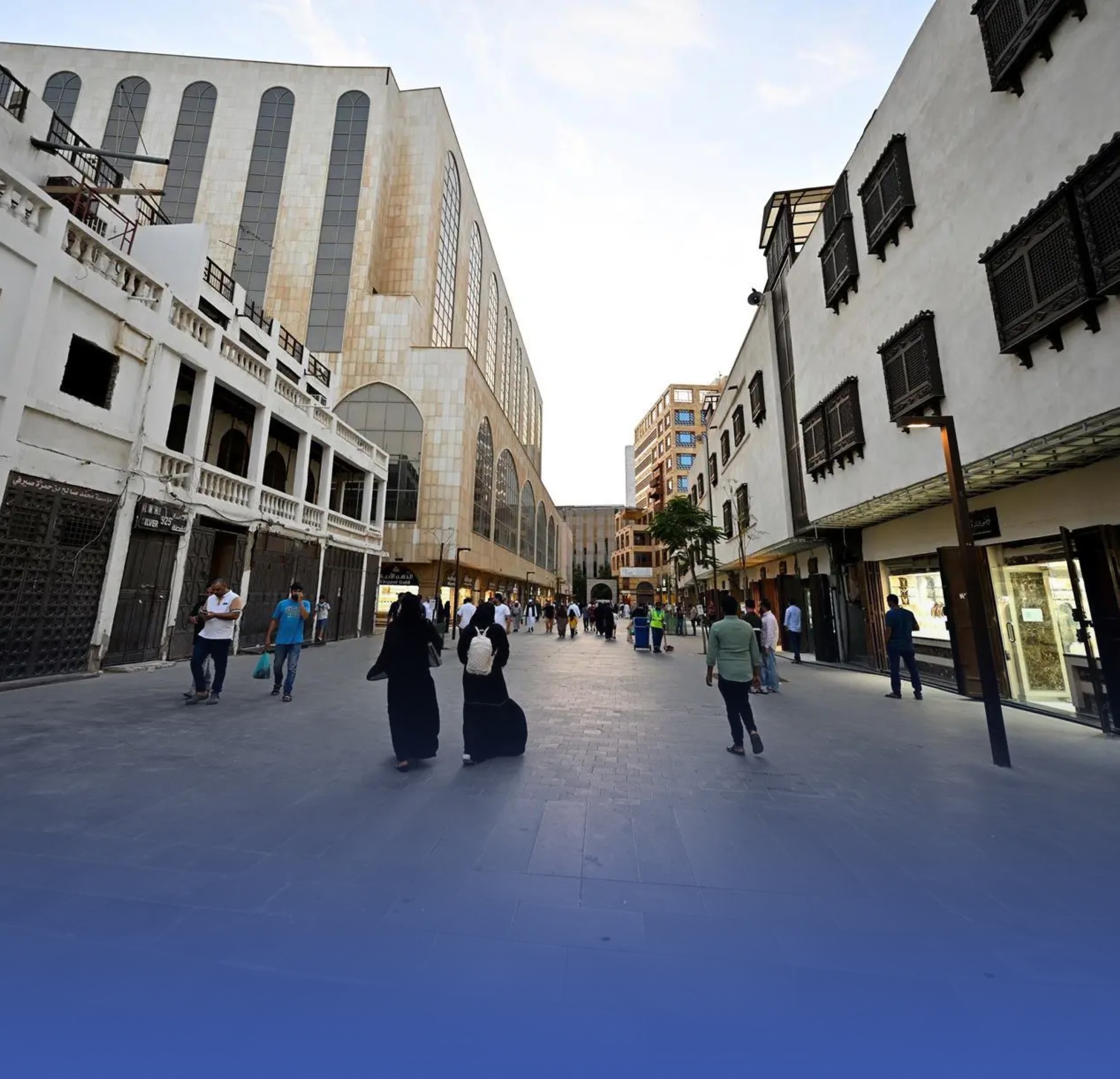 شارع "قابل".. ملاذ التجار منذ القدم