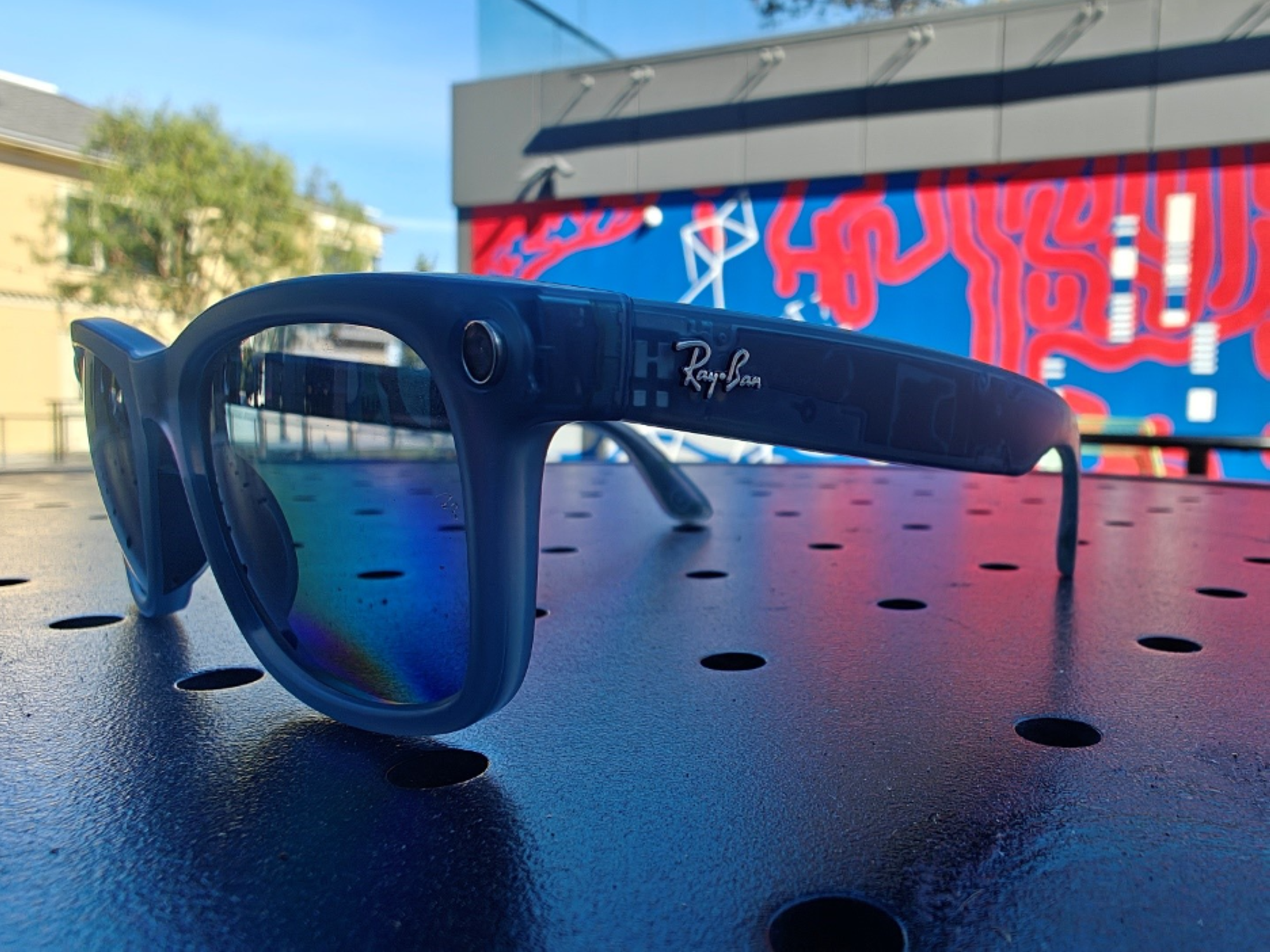 "ميتا" تضيف الذكاء الاصطناعي لنظارات "Ray-Ban"