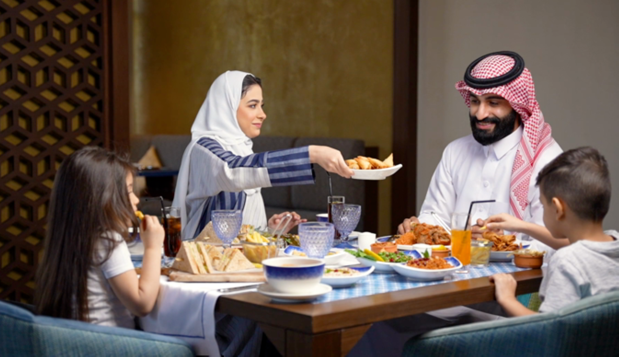 دور الشباب في سفرة رمضان