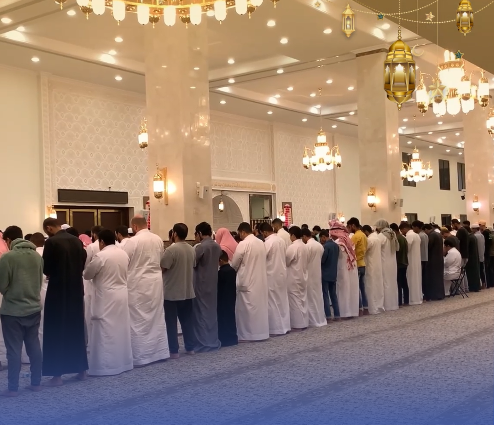 "عذوبة الصوت" تستدعي المصلين في صلاة القيام
