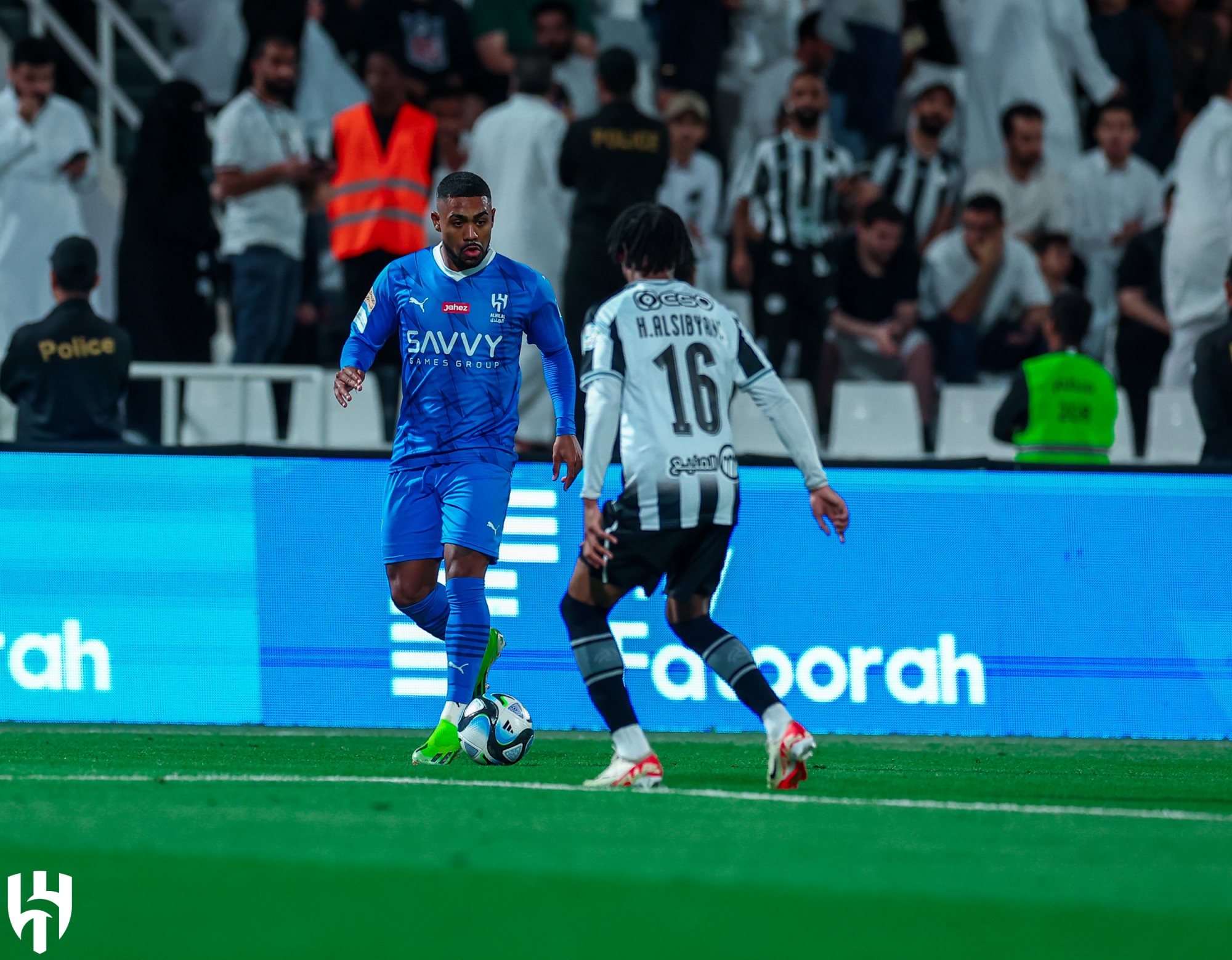 الهلال يتخطى الشباب برباعية بـ"روشن"