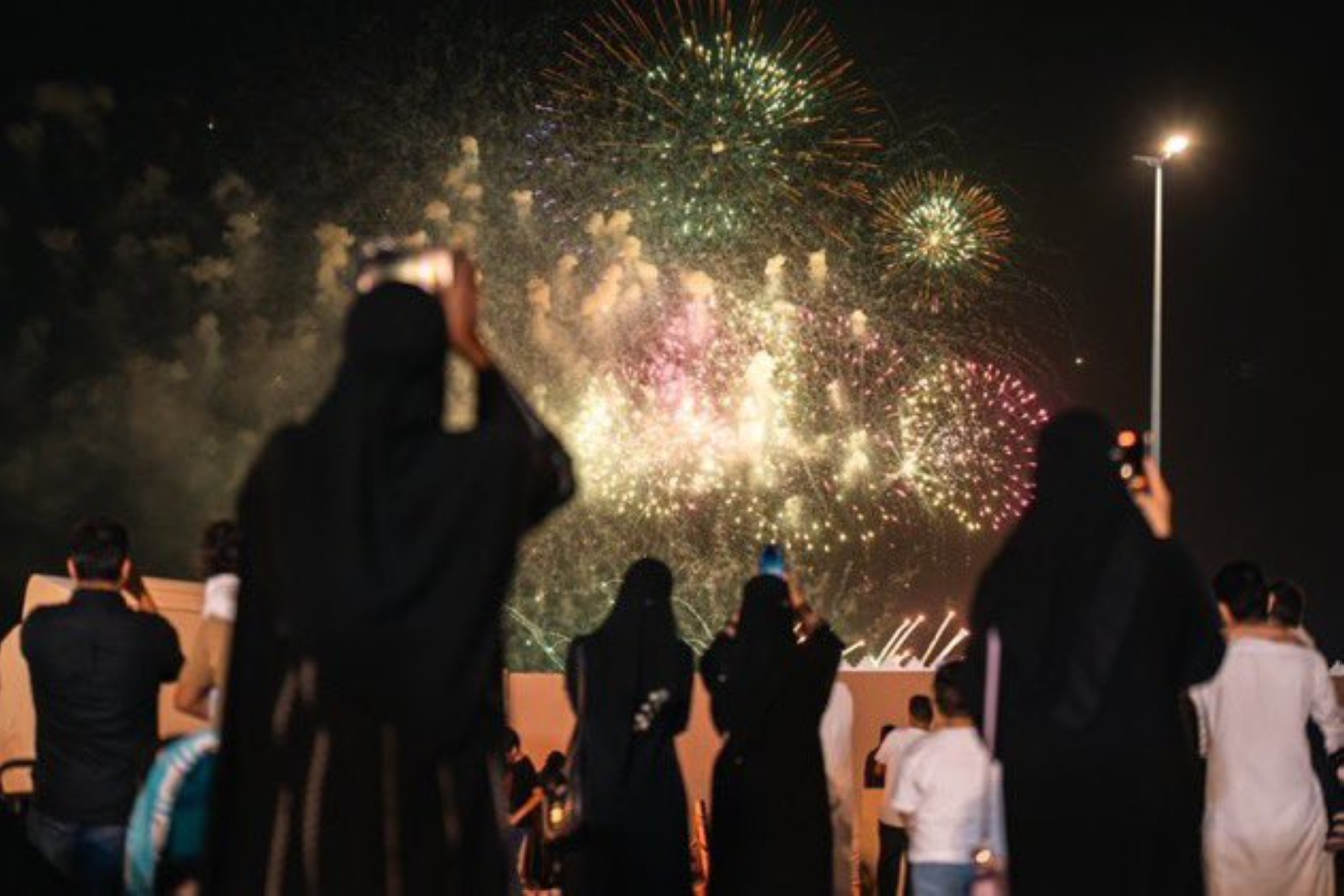 حفلات ومسرحيات وألعاب نارية متزامنة احتفالاً بالعيد