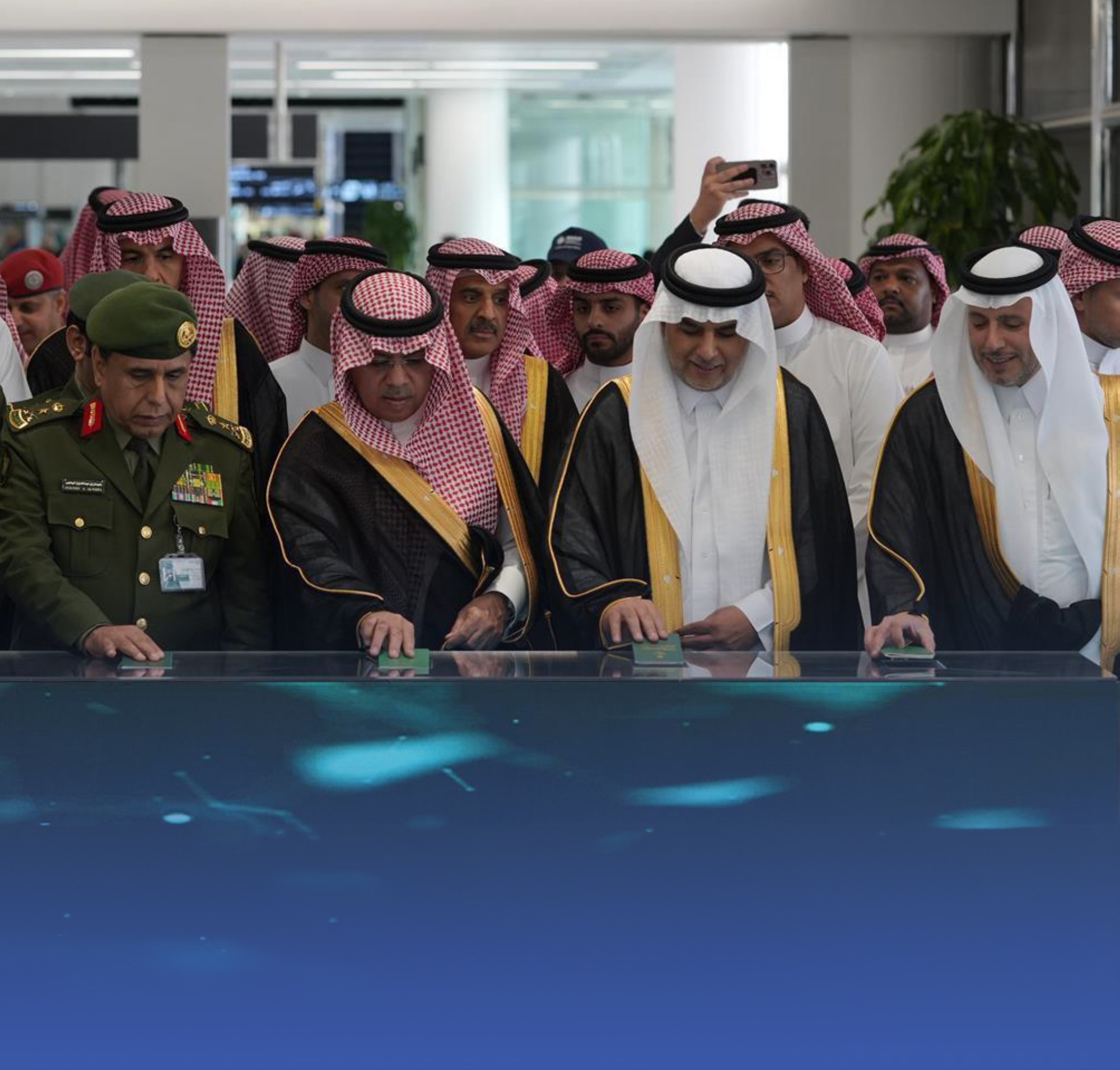 إنهاء إجراءات السفر ذاتياً بمطار الملك خالد