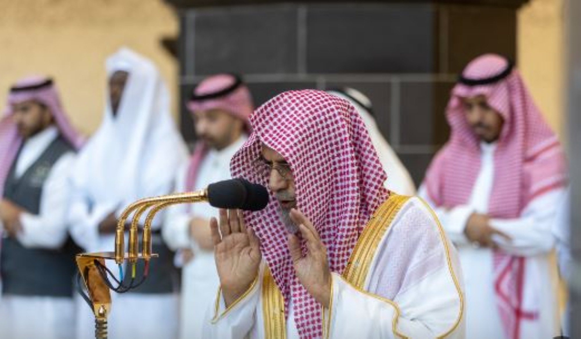 صلاة العيد.. بن حميد للحرم المكي والحذيفي للنبوي