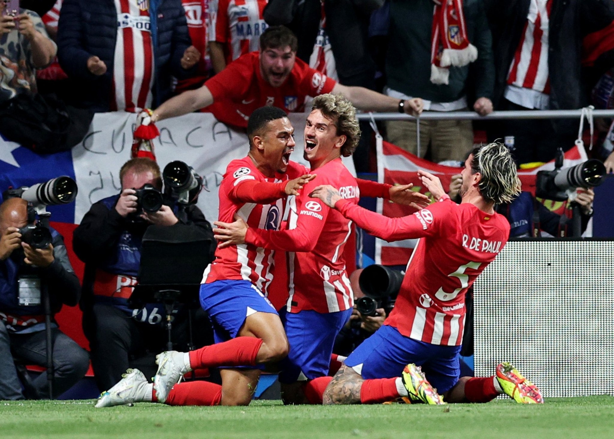 أتلتيكو يتخطى "دورتموند" في دوري أبطال أوروبا