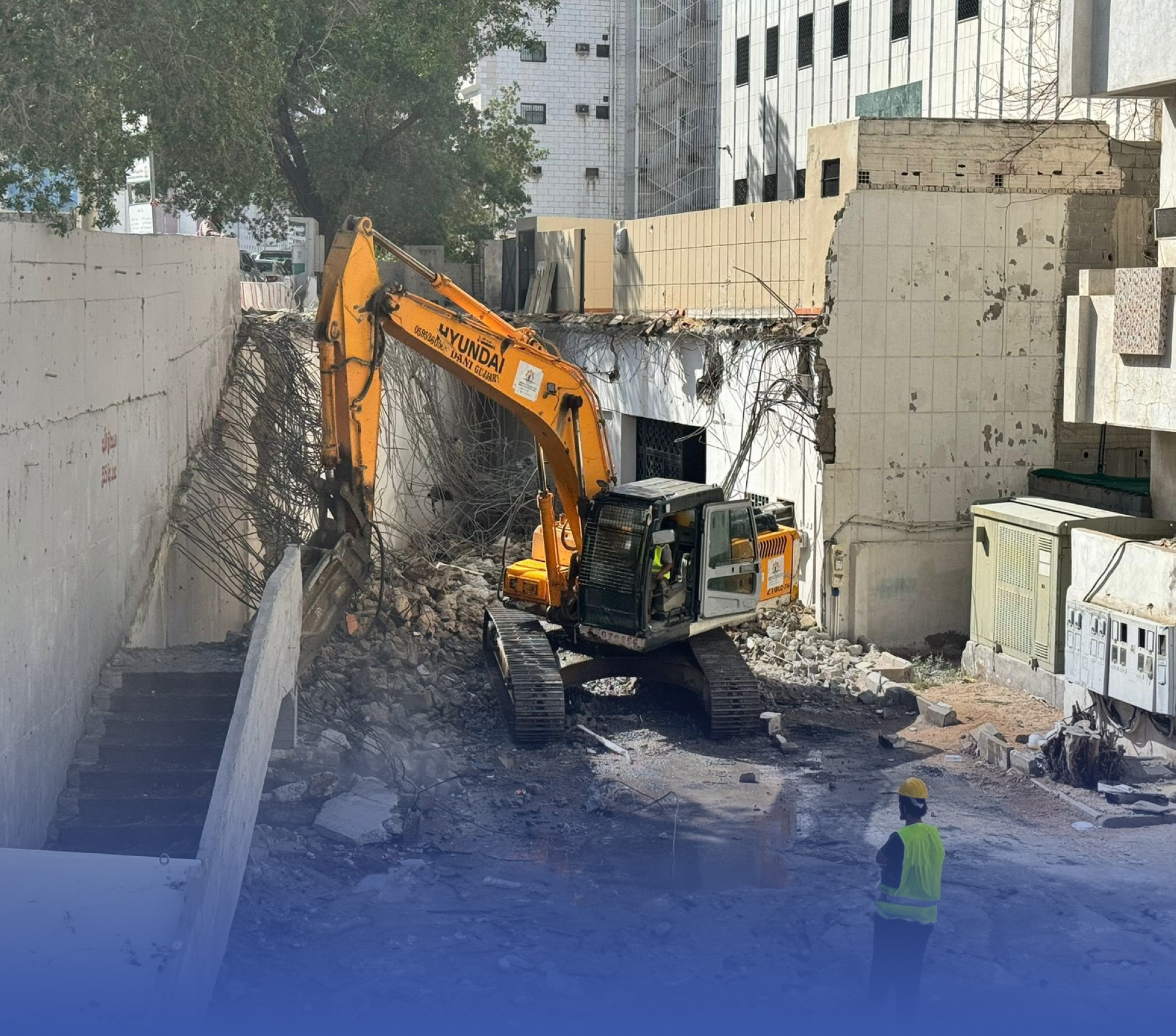 إعادة الحركة المرورية لشارع بـ"عزيزية مكة"
