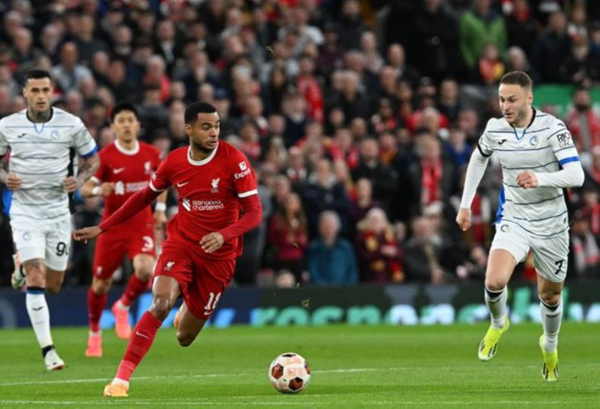 ليفربول في مهمة "العودة التاريخية" أمام أتالانتا
