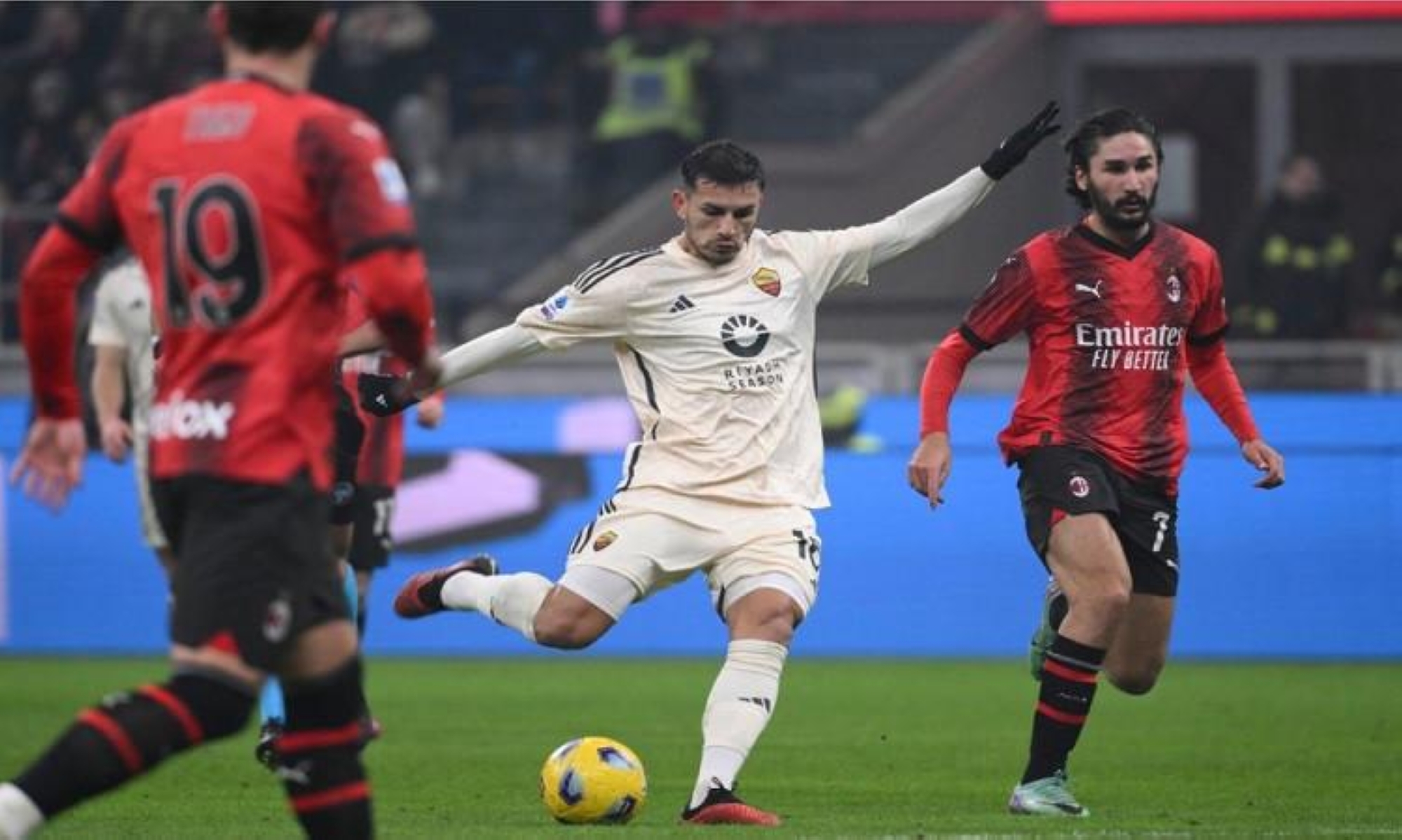 روما وميلان.. صدام إيطالي في "اليوروباليغ"